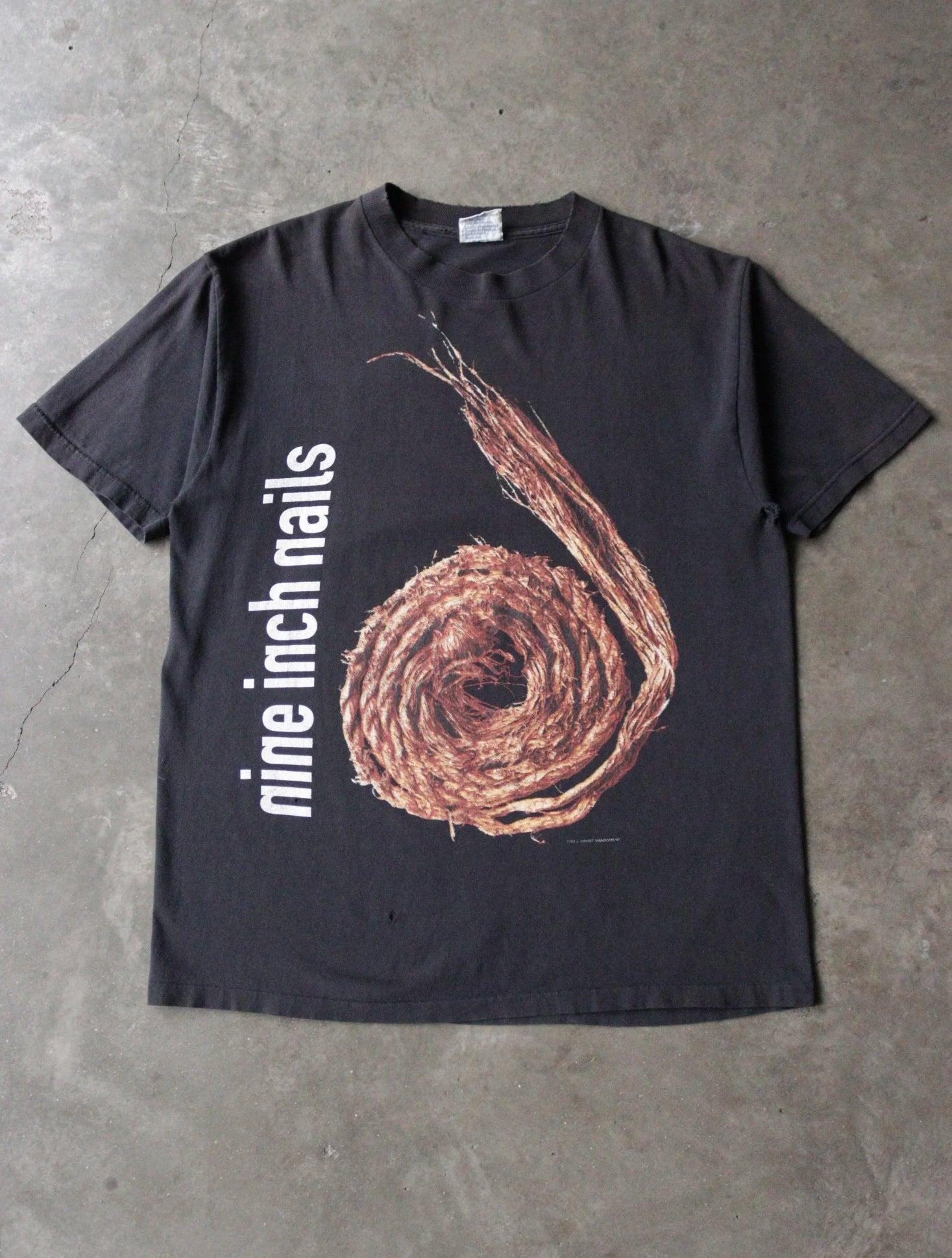 nine inch nails: further down... Tシャツ Vintage Nine Inch Nails 