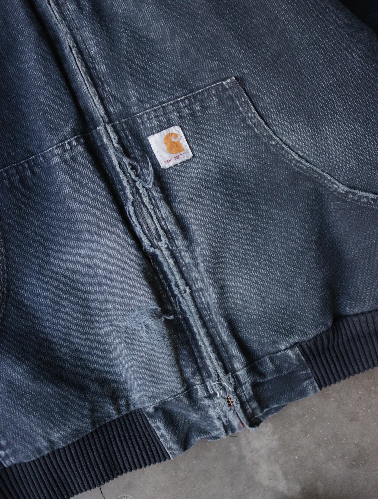 2000S CARHARTT FADED DISTRESSED WORK JACKET