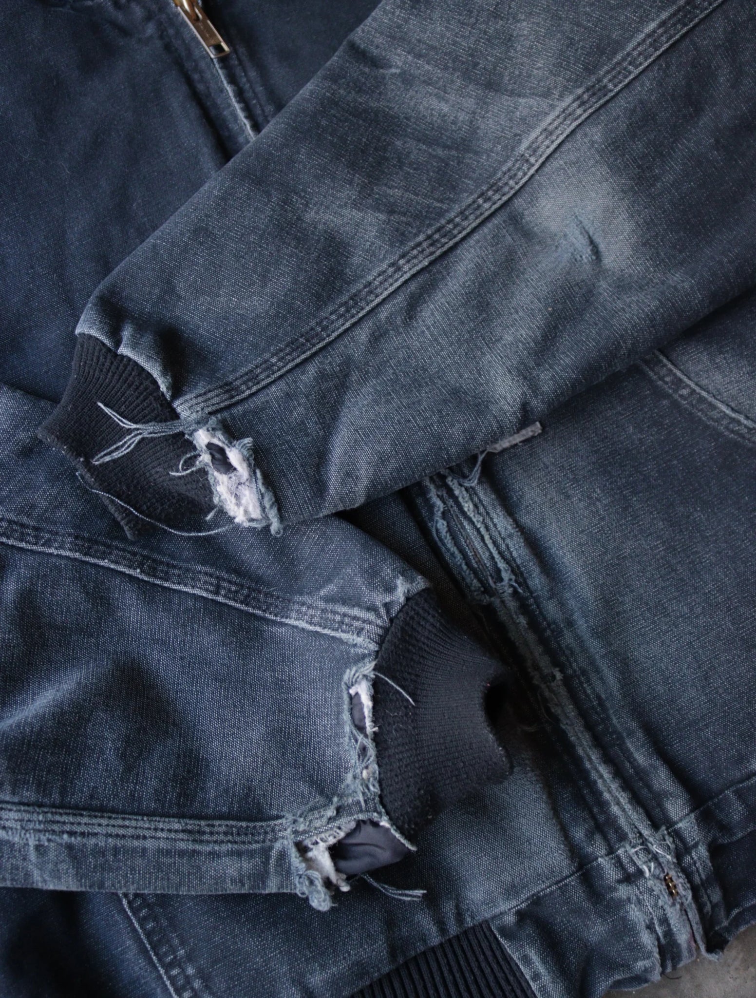 2000S CARHARTT FADED DISTRESSED WORK JACKET