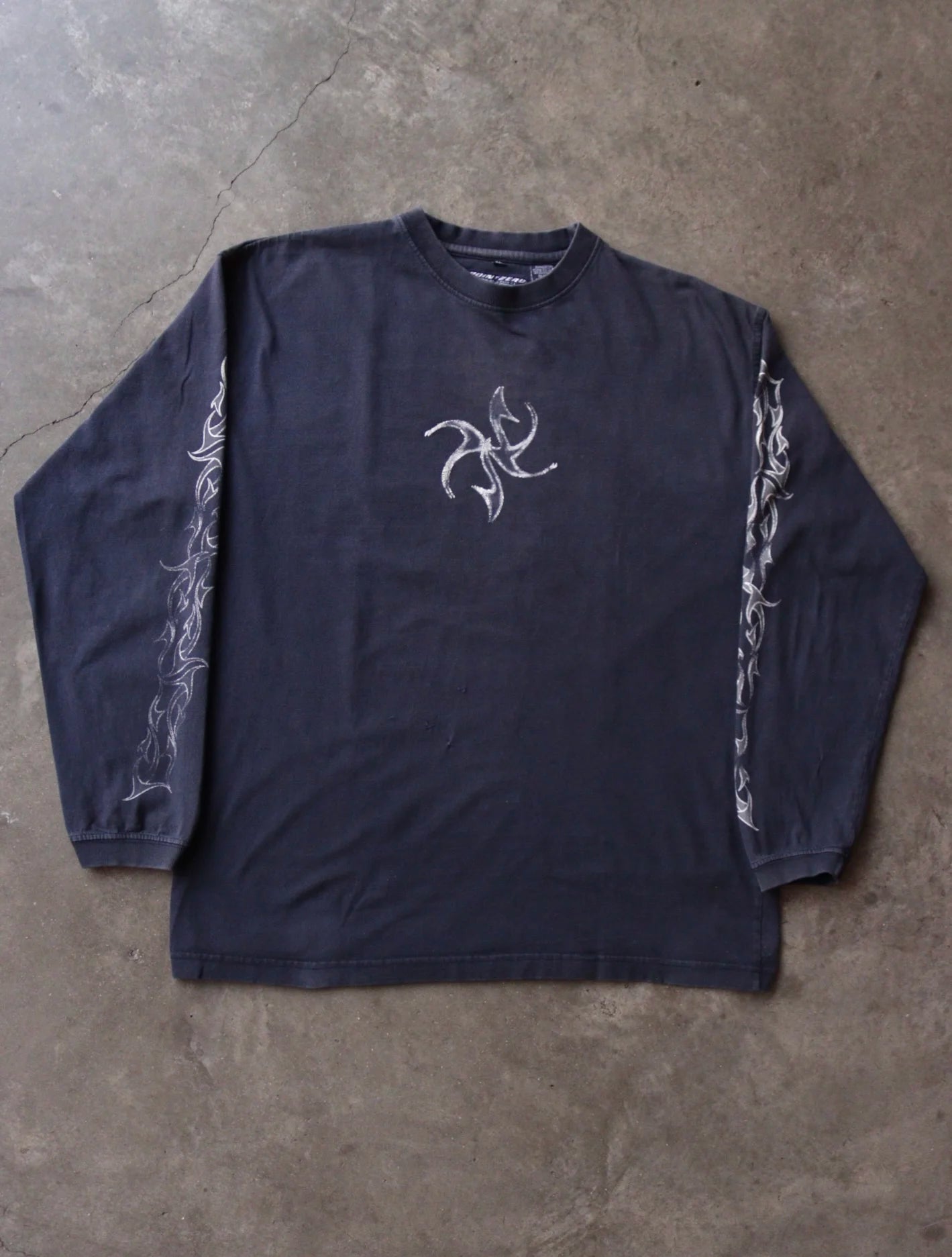 2000S FADED NEO TRIBAL L/S TEE