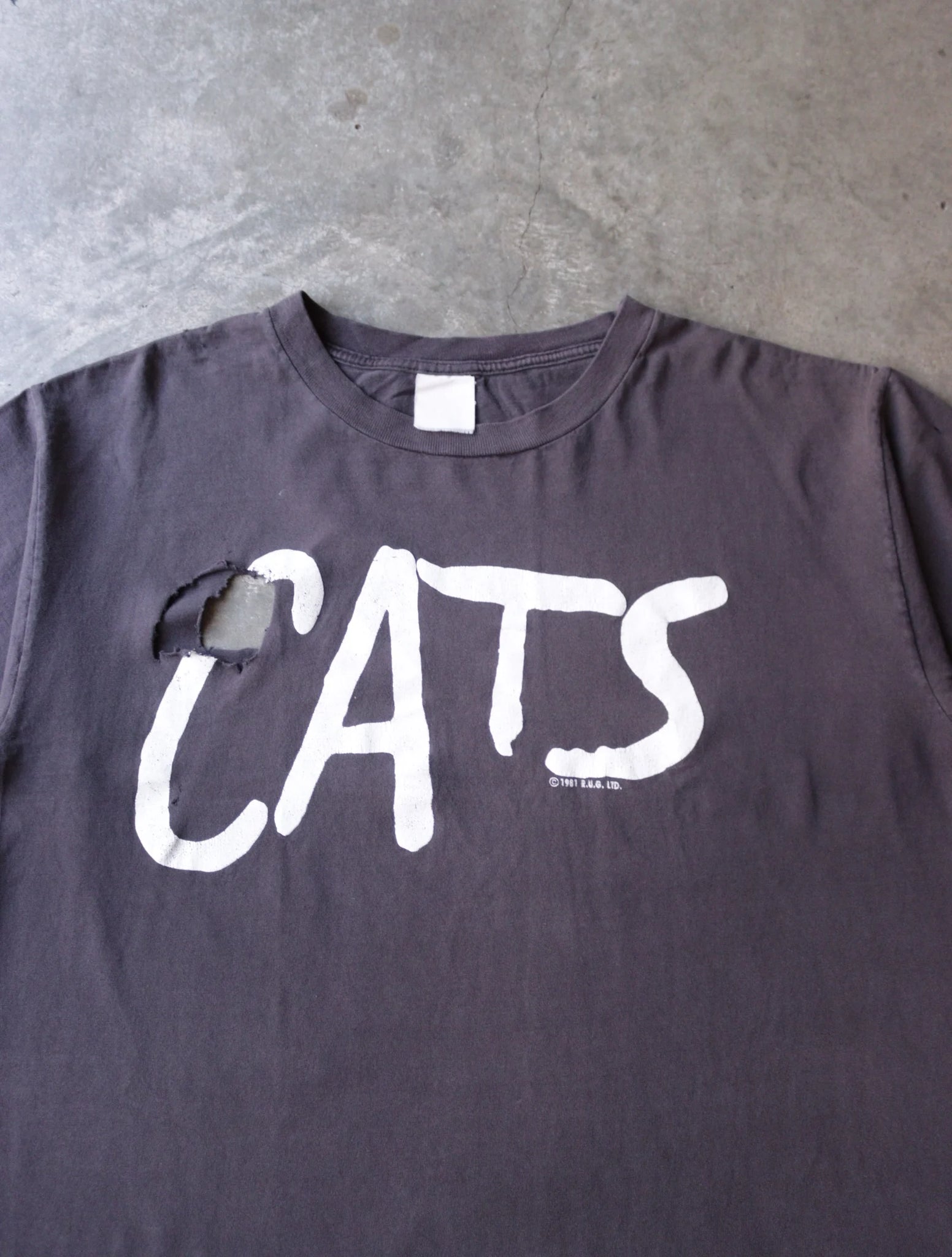 2000S CATS DISTRESSED TEE