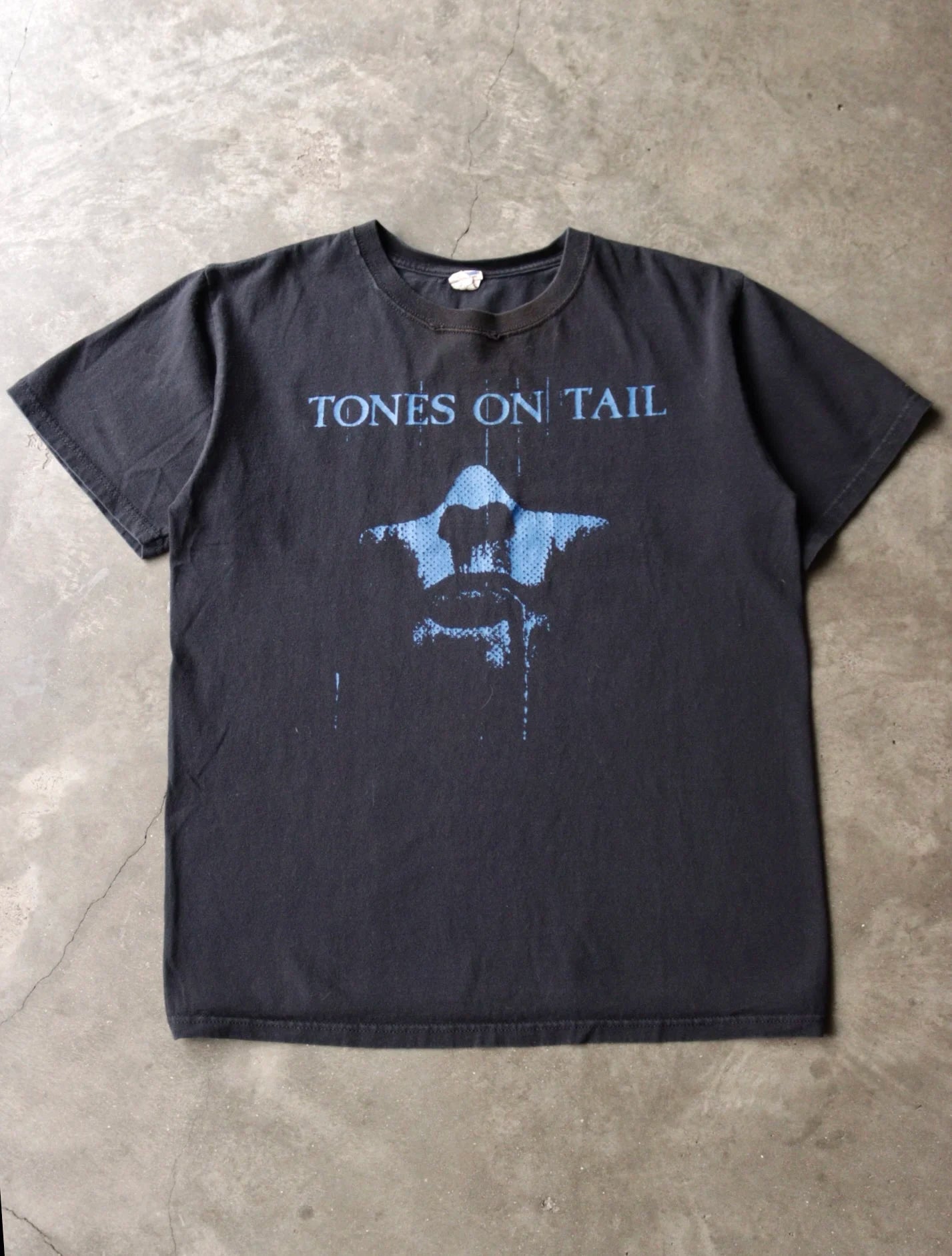 2000S TONES ON TAIL FADED TEE