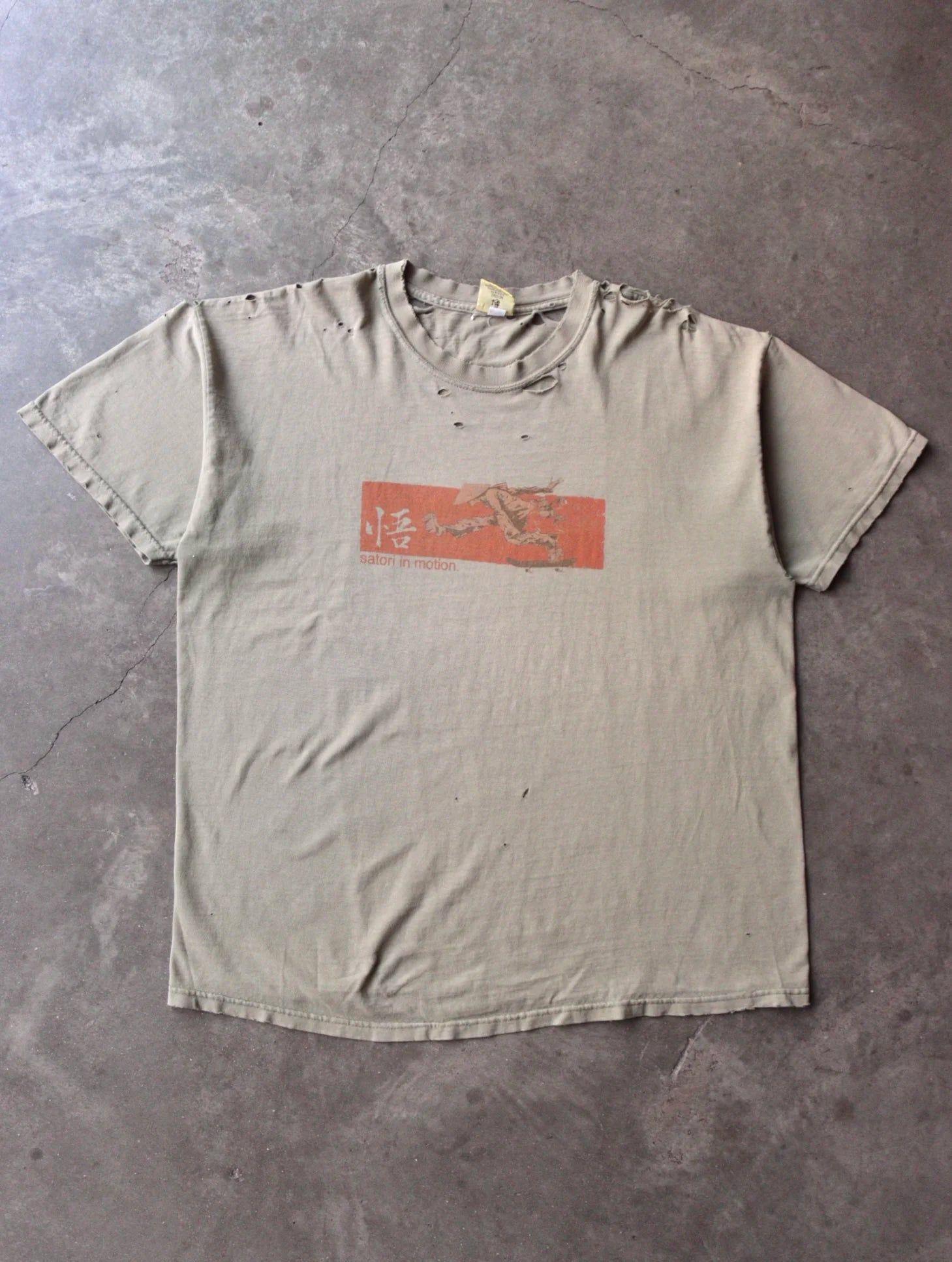 2000S SATORI IN MOTION DISTRESSED TEE