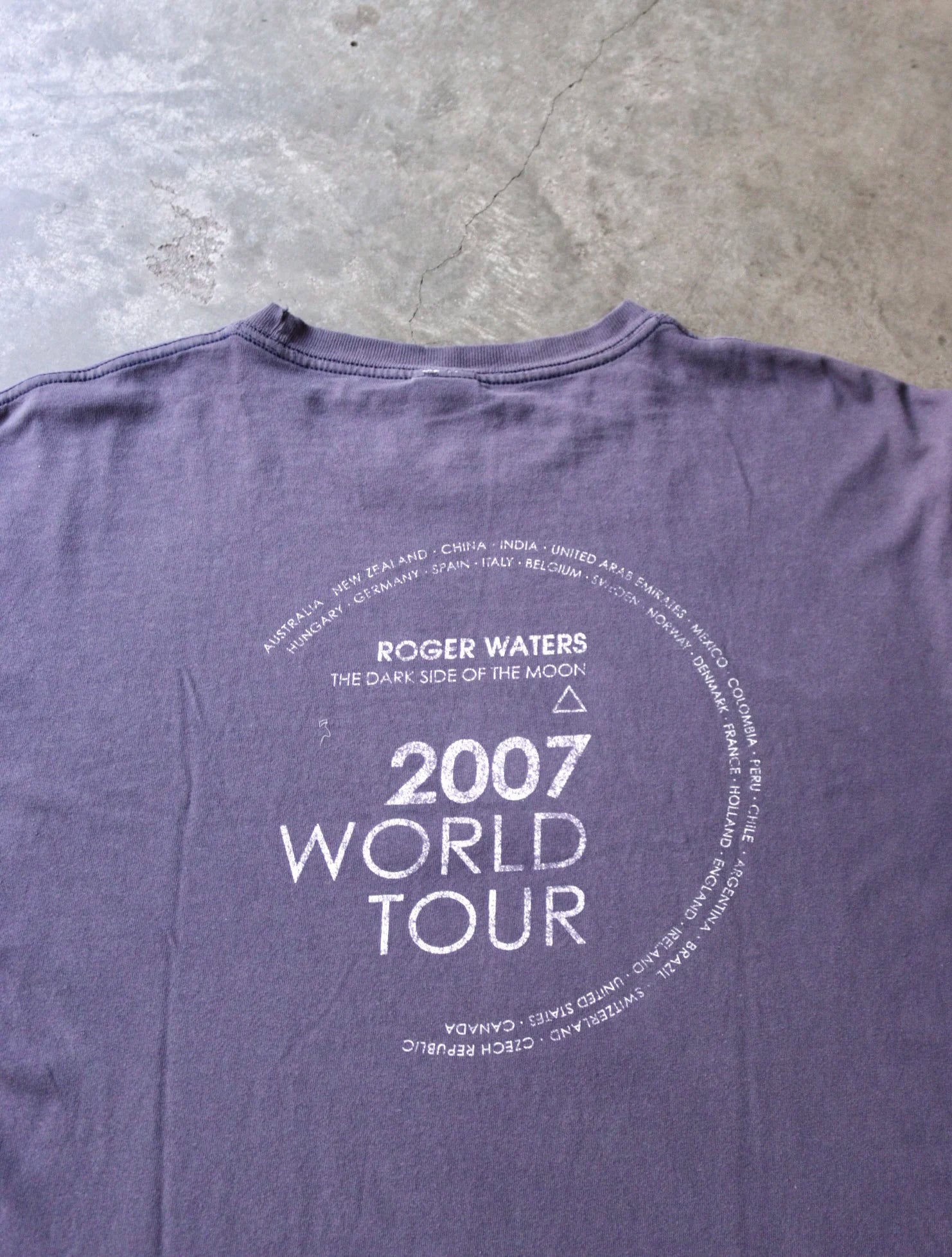 2000S DARK SIDE OF THE MOON TEE