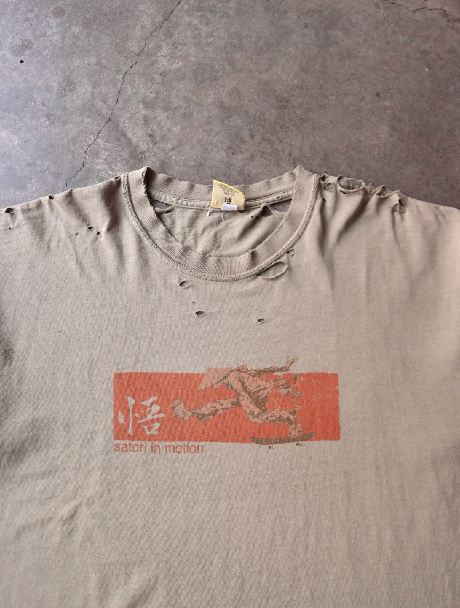 2000S SATORI IN MOTION DISTRESSED TEE