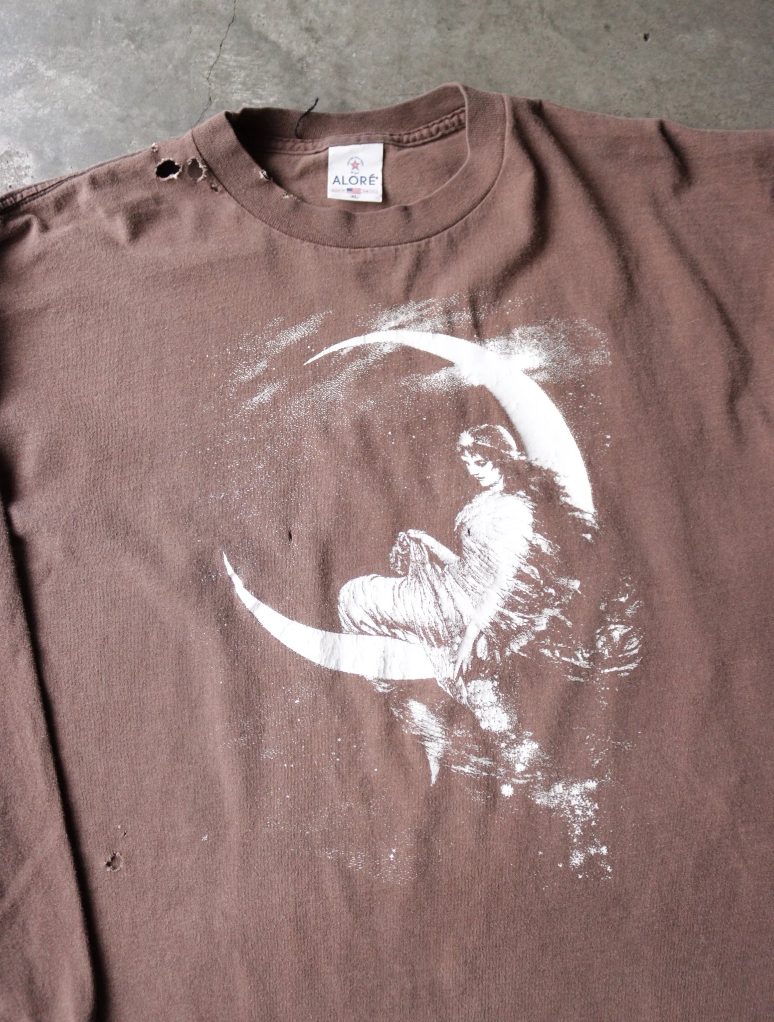 2000S DISTRESSED MOON LADY L/S TEE