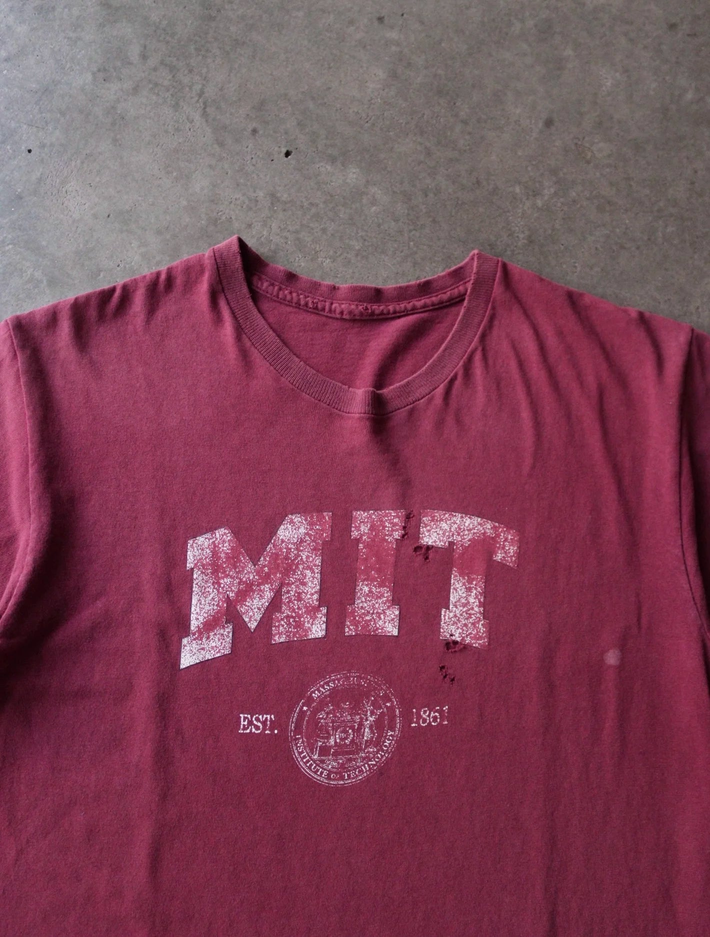 2000S DISTRESSED MIT TEE