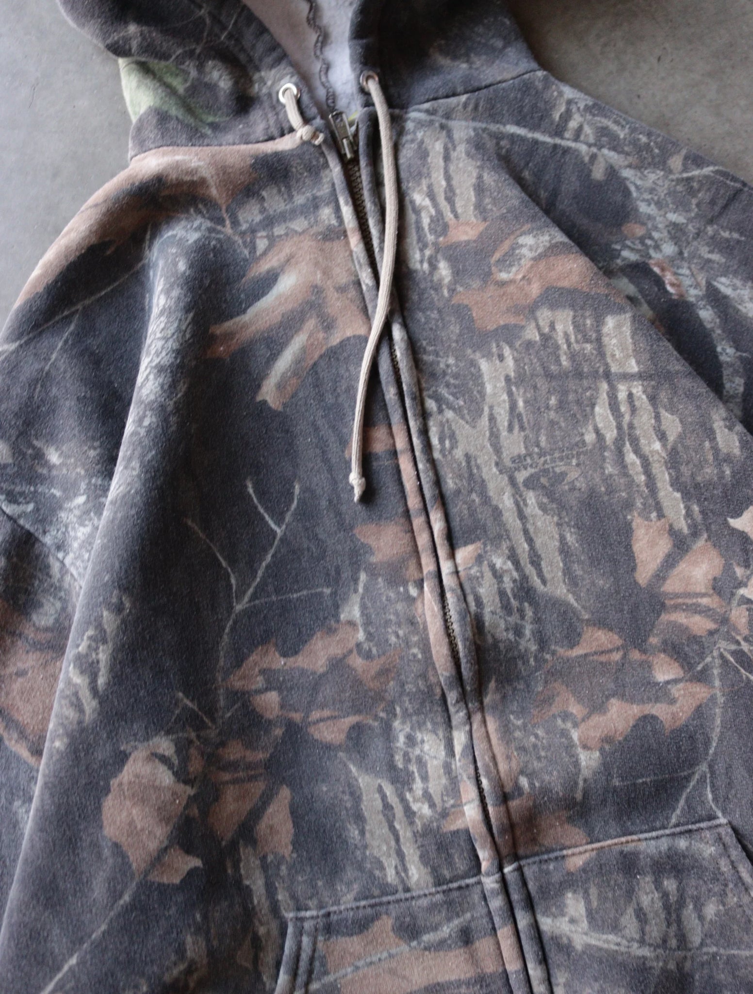 1990S CAMO HOODED SWEATSHIRT