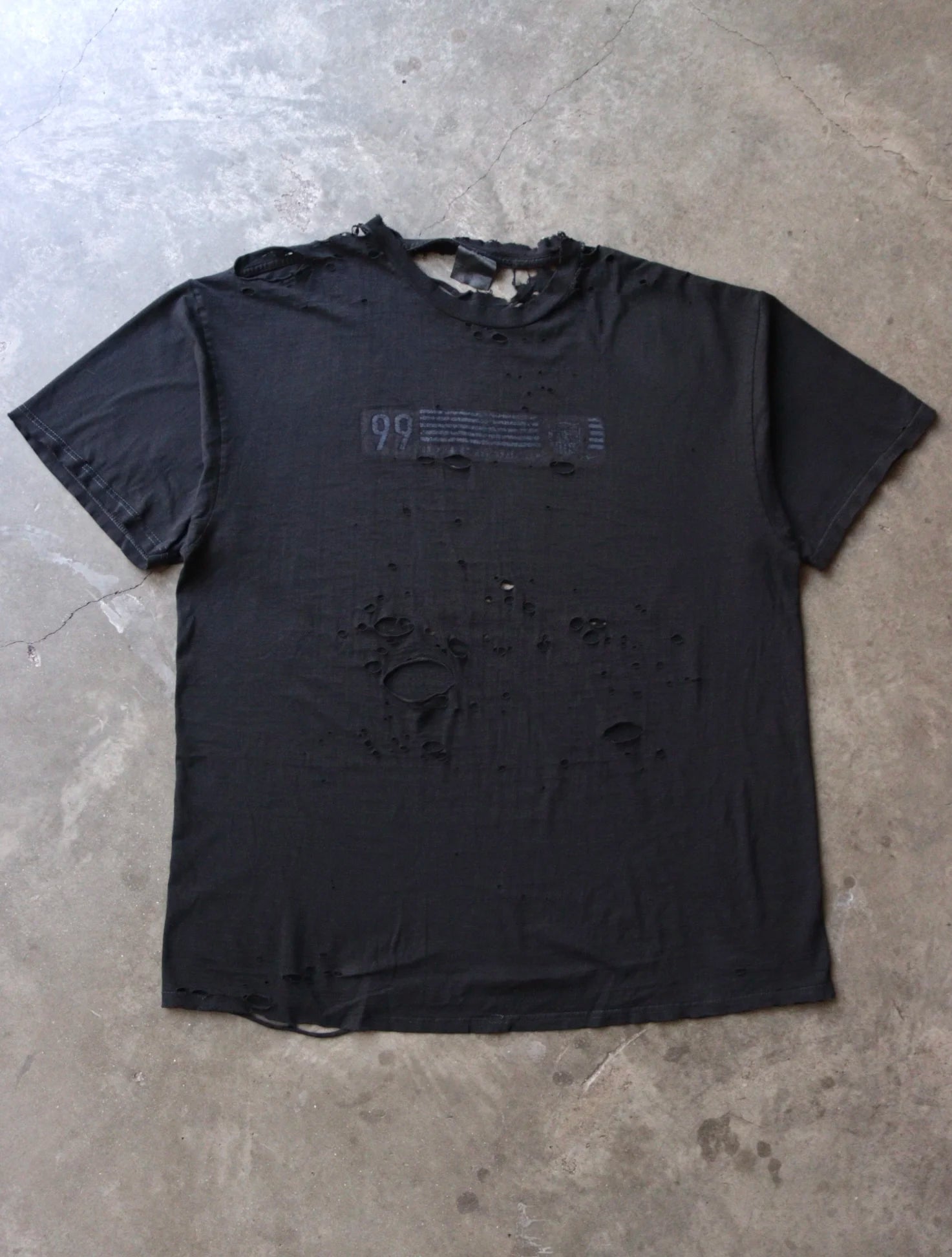 2000S THRASHED 99 TEE