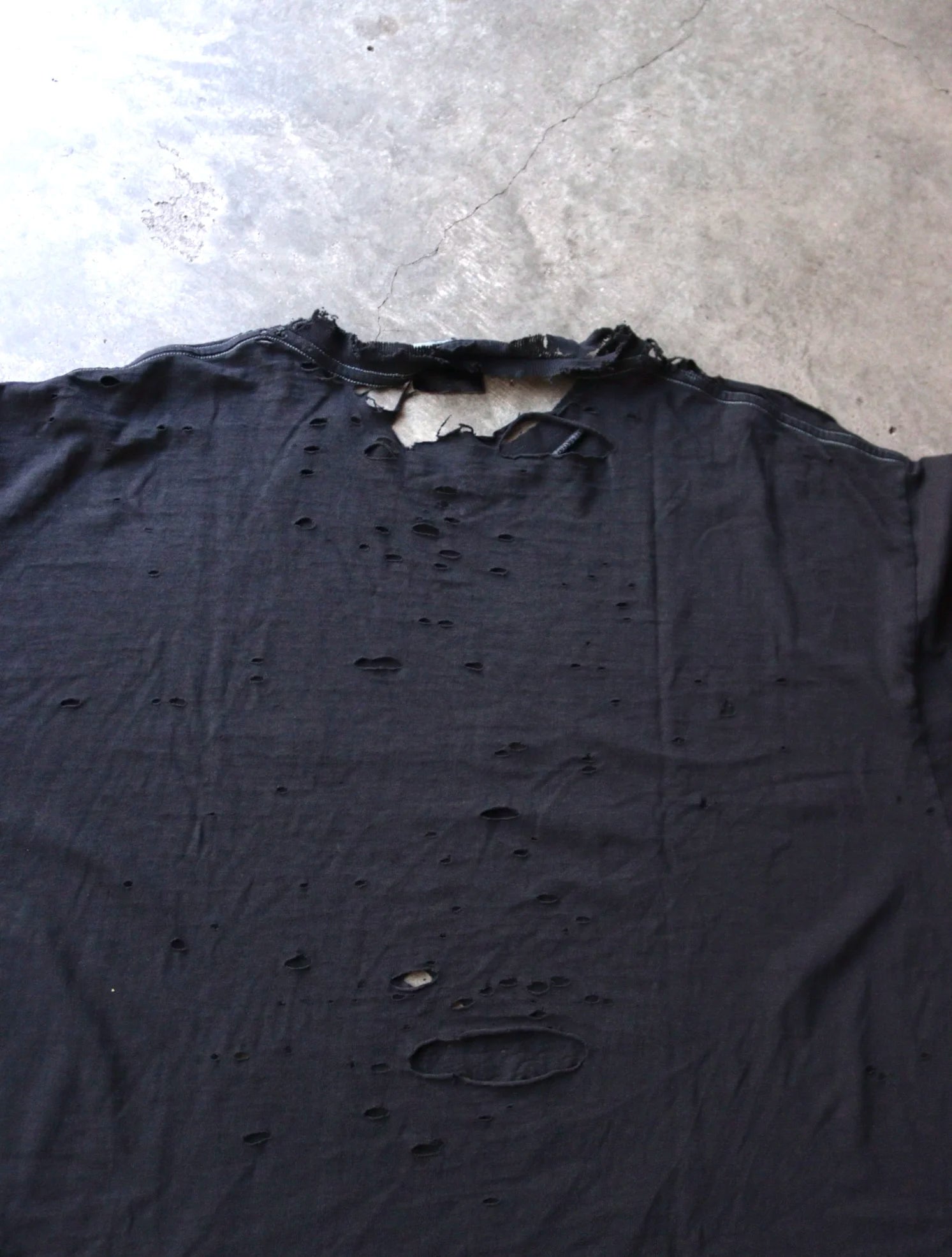 2000S THRASHED 99 TEE