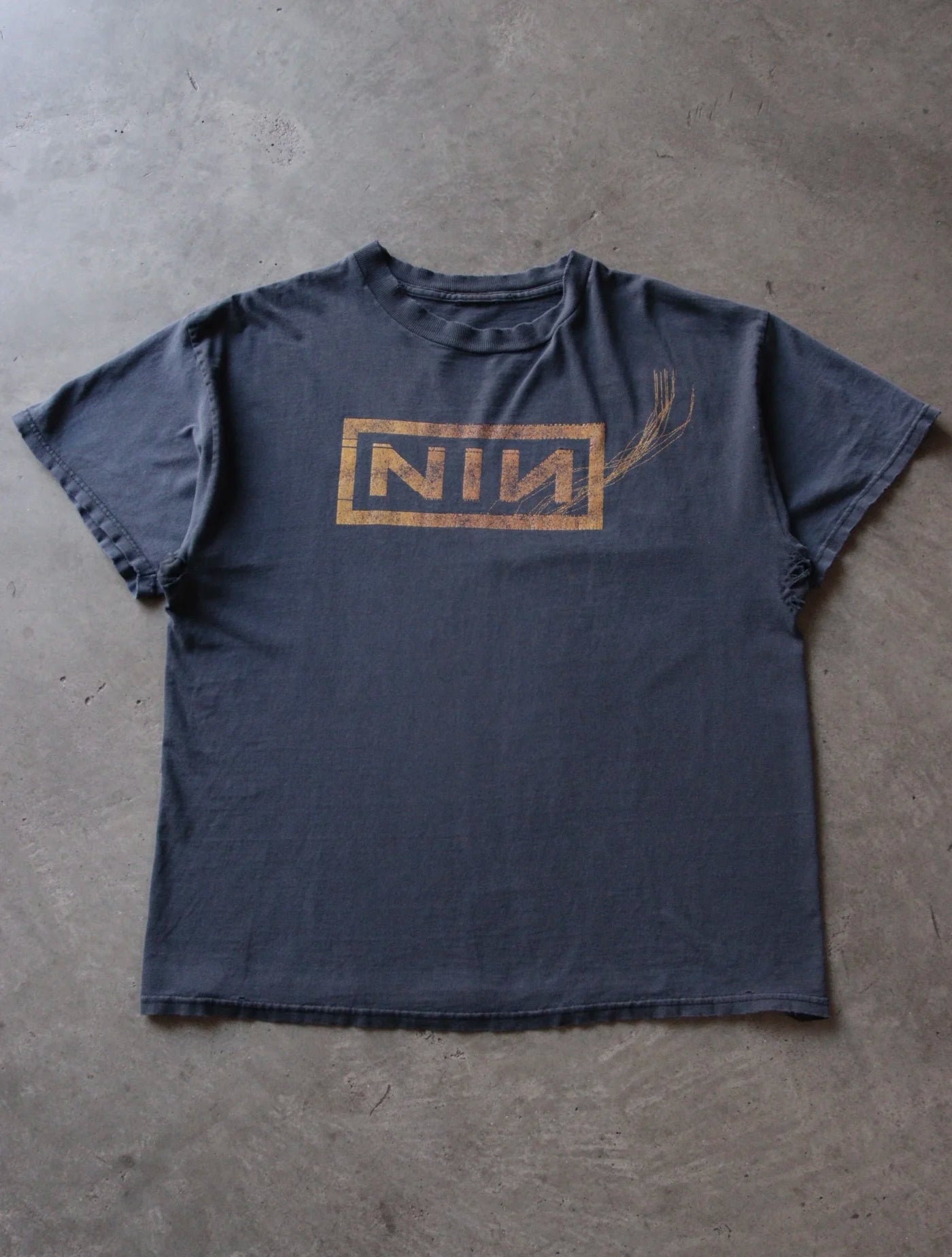 2000S NINE INCH NAILS BAND TEE