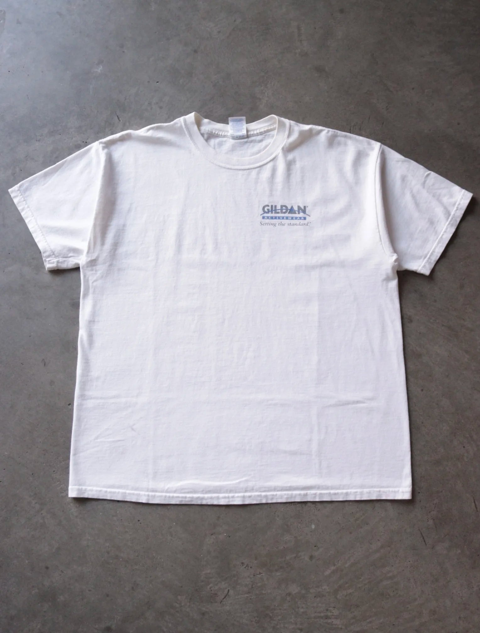 2000S GILDAN TEE