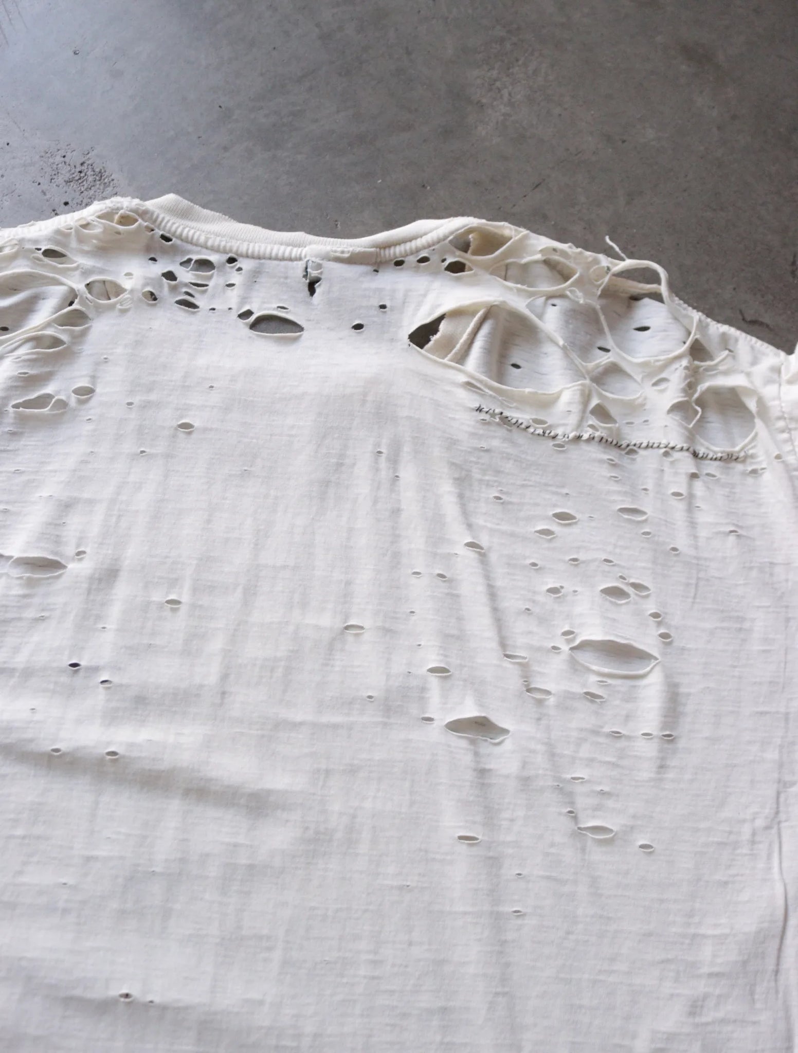 1990S FADED DISTRESSED GRAPHIC TEE