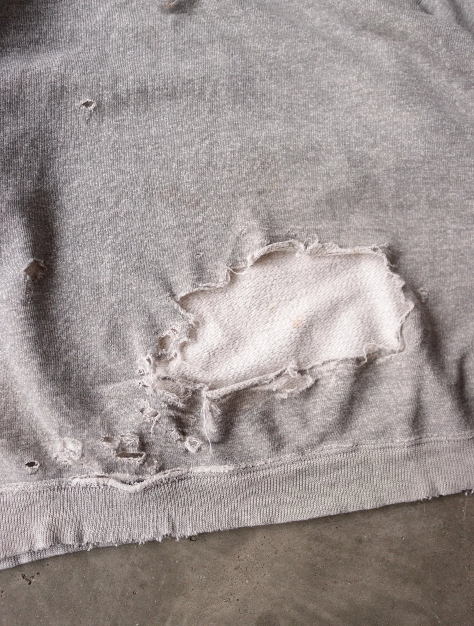 1950S GREY DISTRESSED SWEATSHIRT