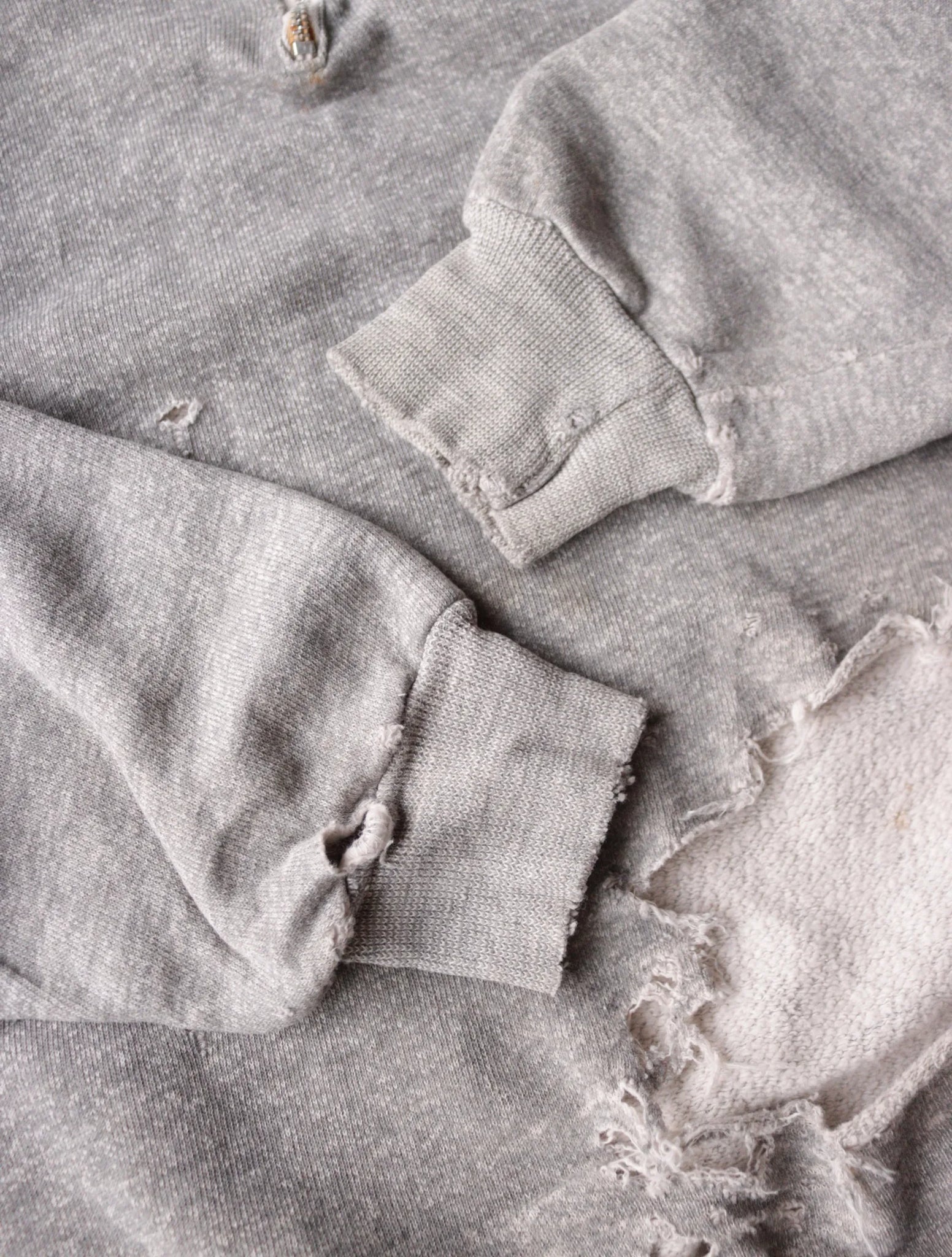 1950S GREY DISTRESSED SWEATSHIRT