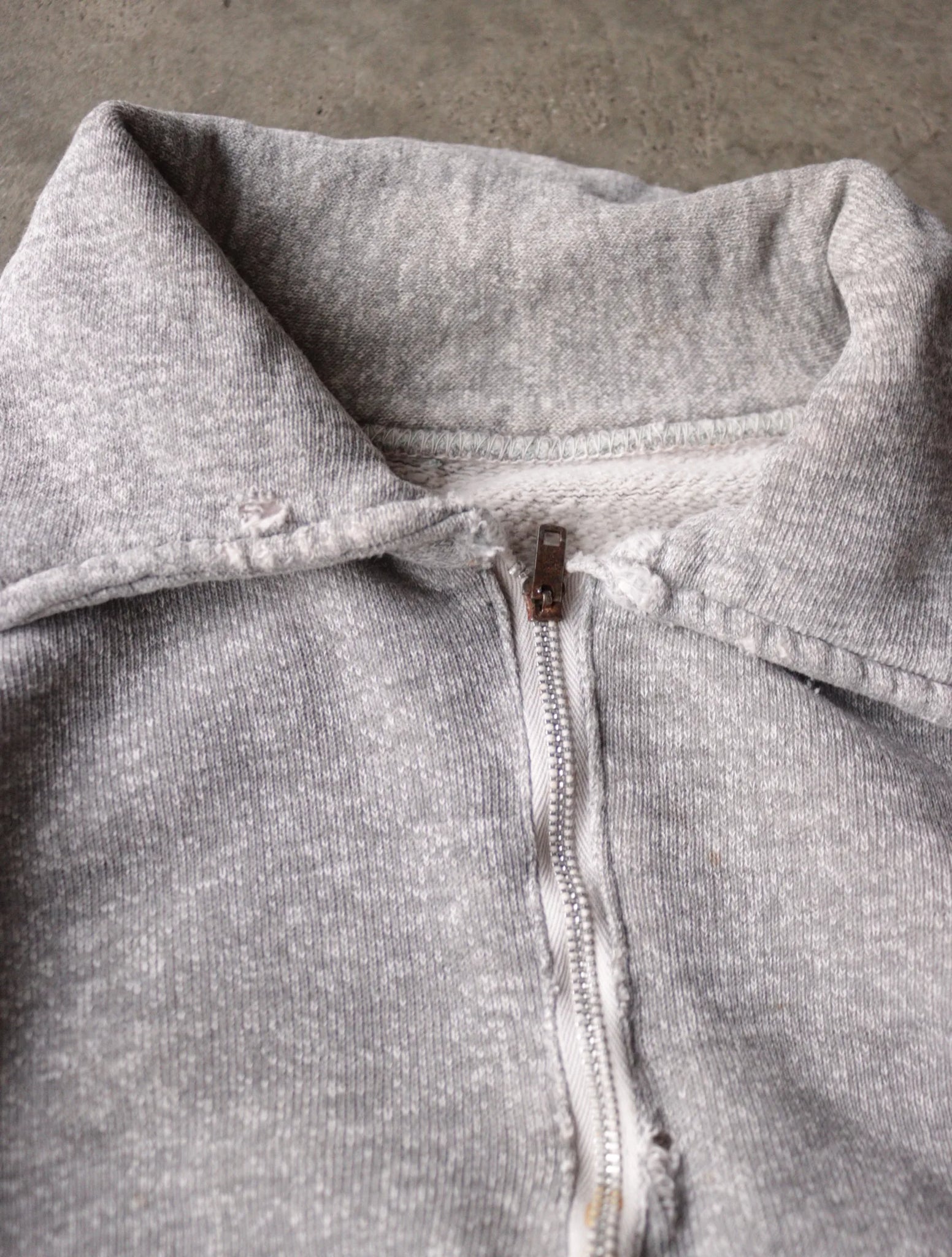 1950S GREY DISTRESSED SWEATSHIRT