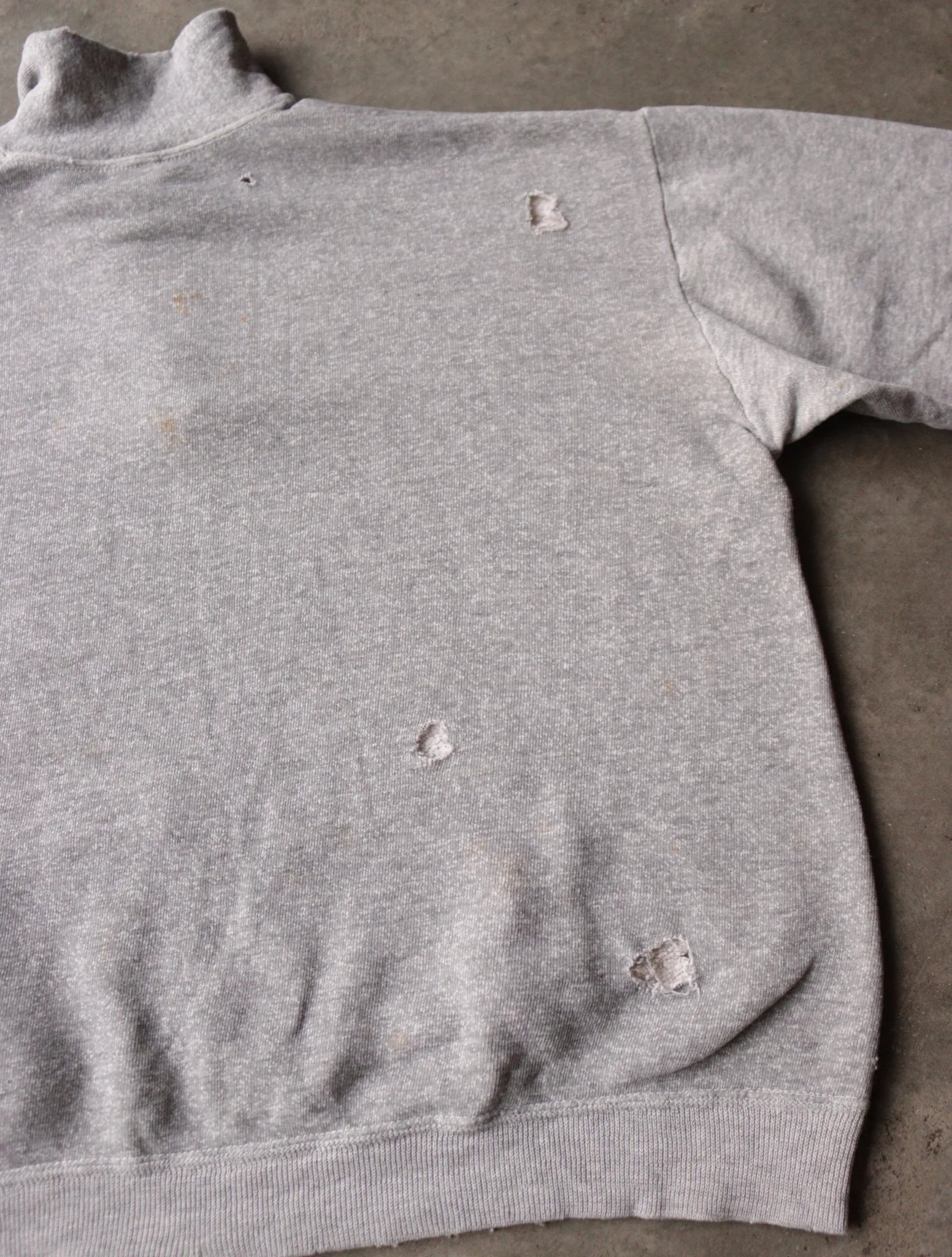 1950S GREY DISTRESSED SWEATSHIRT