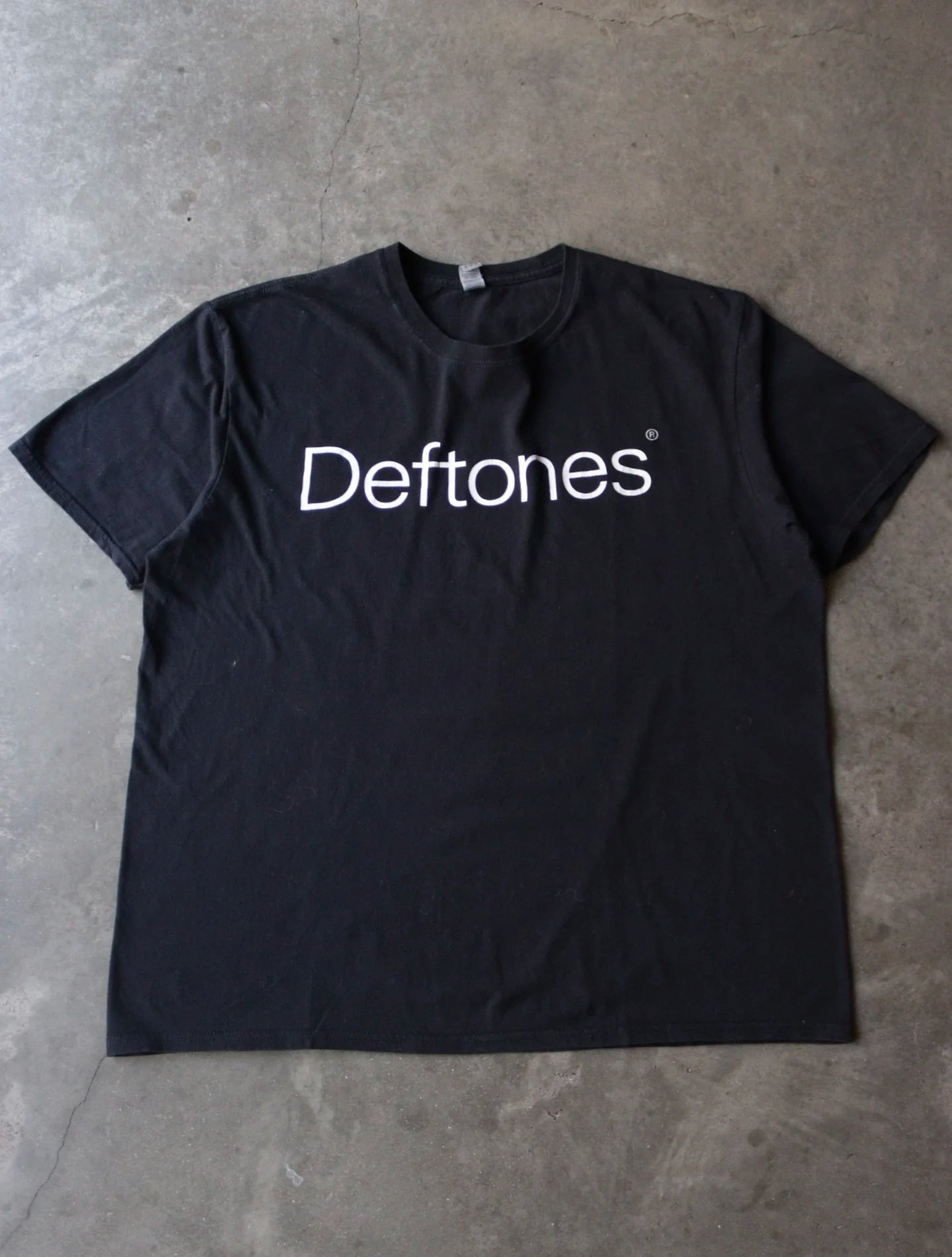 2000S DEFTONES OHMS TEE