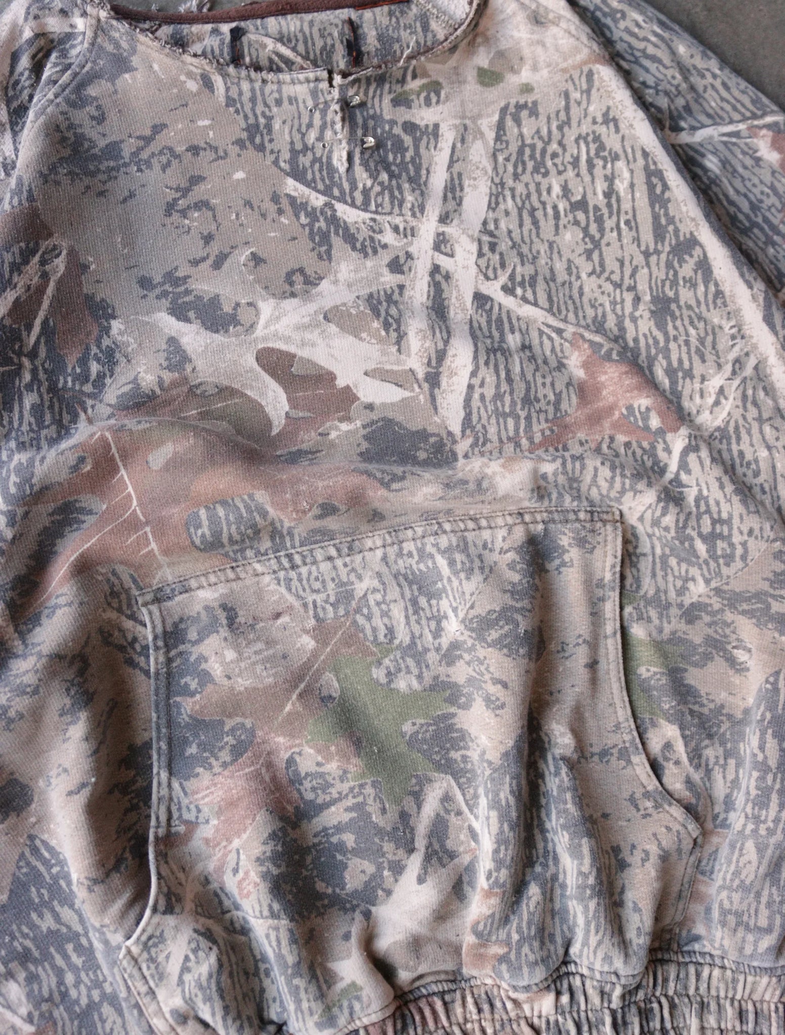 1990S FADED CAMO CHOPPED SWEATSHIRT