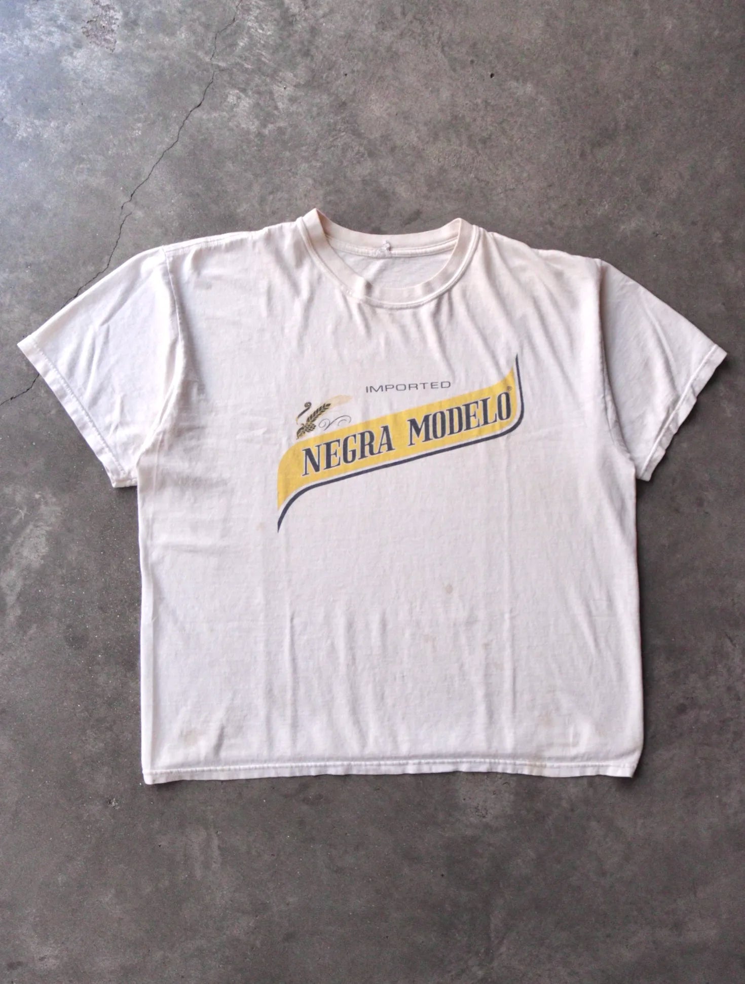 2000S NEGRA MODELO TEE