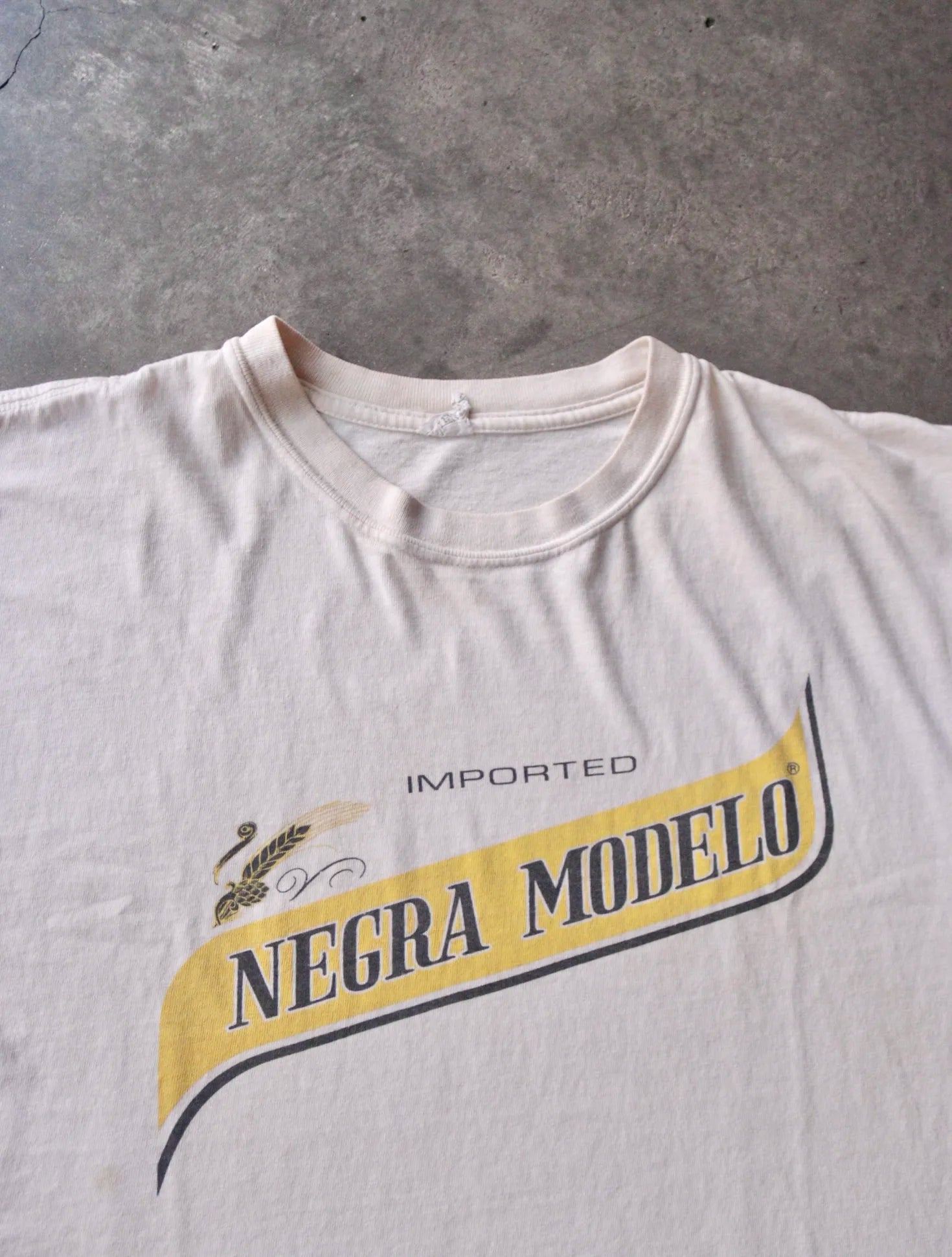 2000S NEGRA MODELO TEE