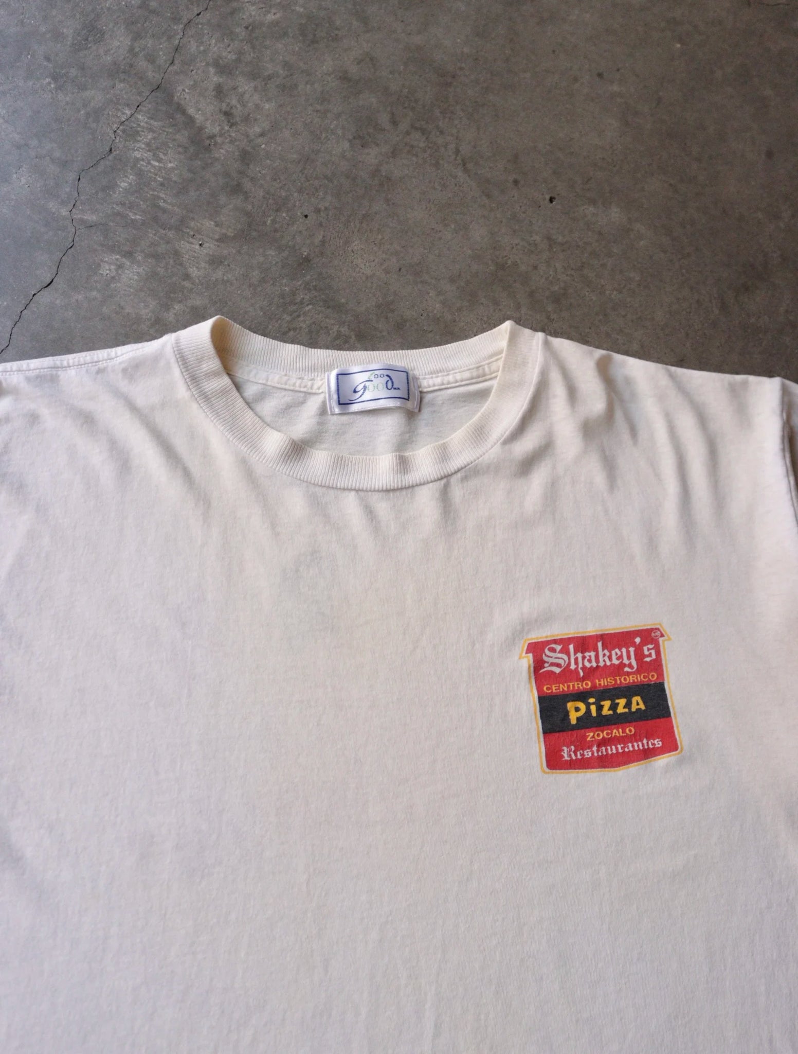 2000S SHAKEY'S PIZZA TEE
