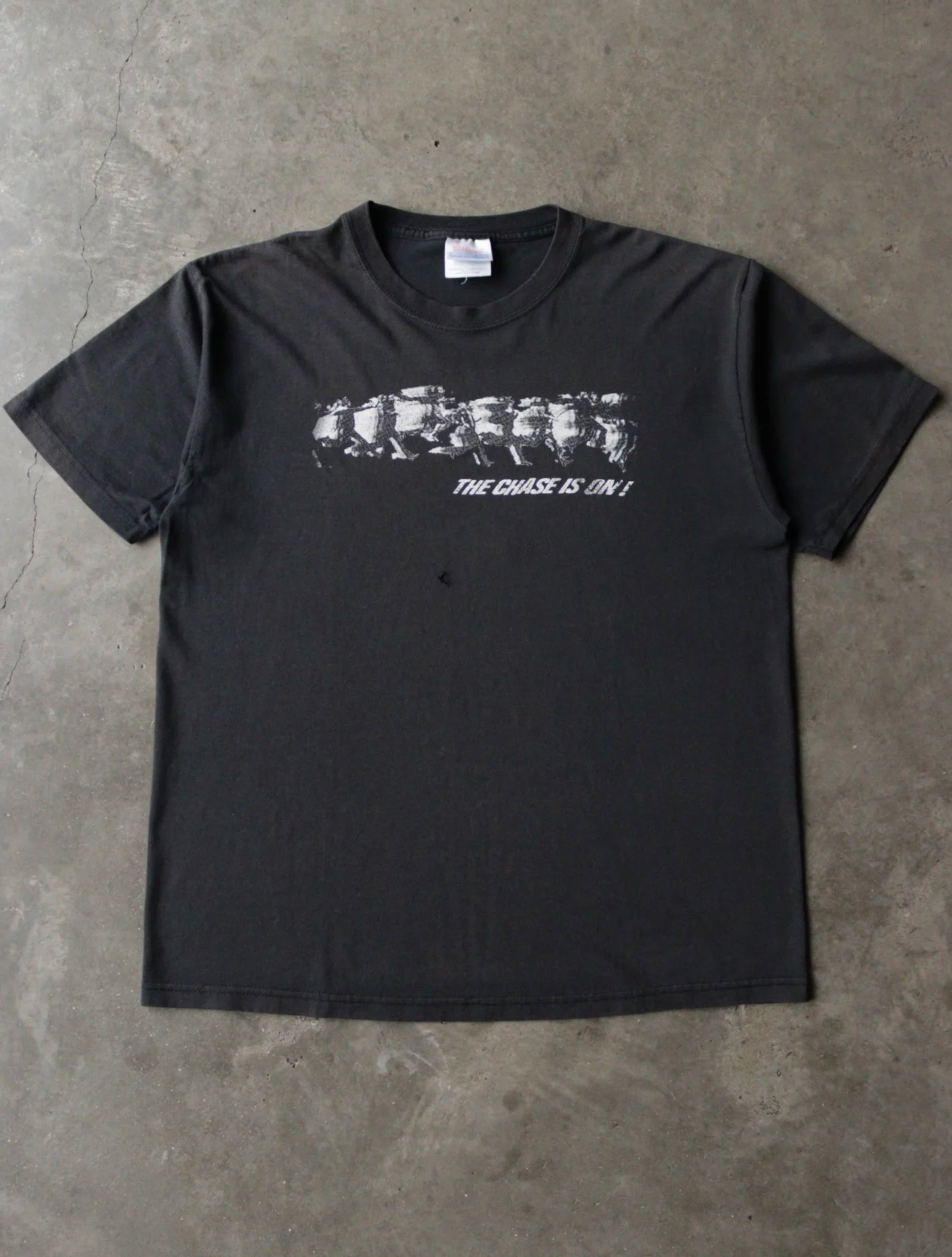 2000S THE CHASE IS ON TEE