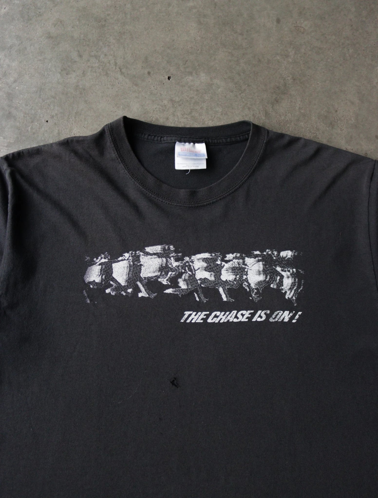 2000S THE CHASE IS ON TEE