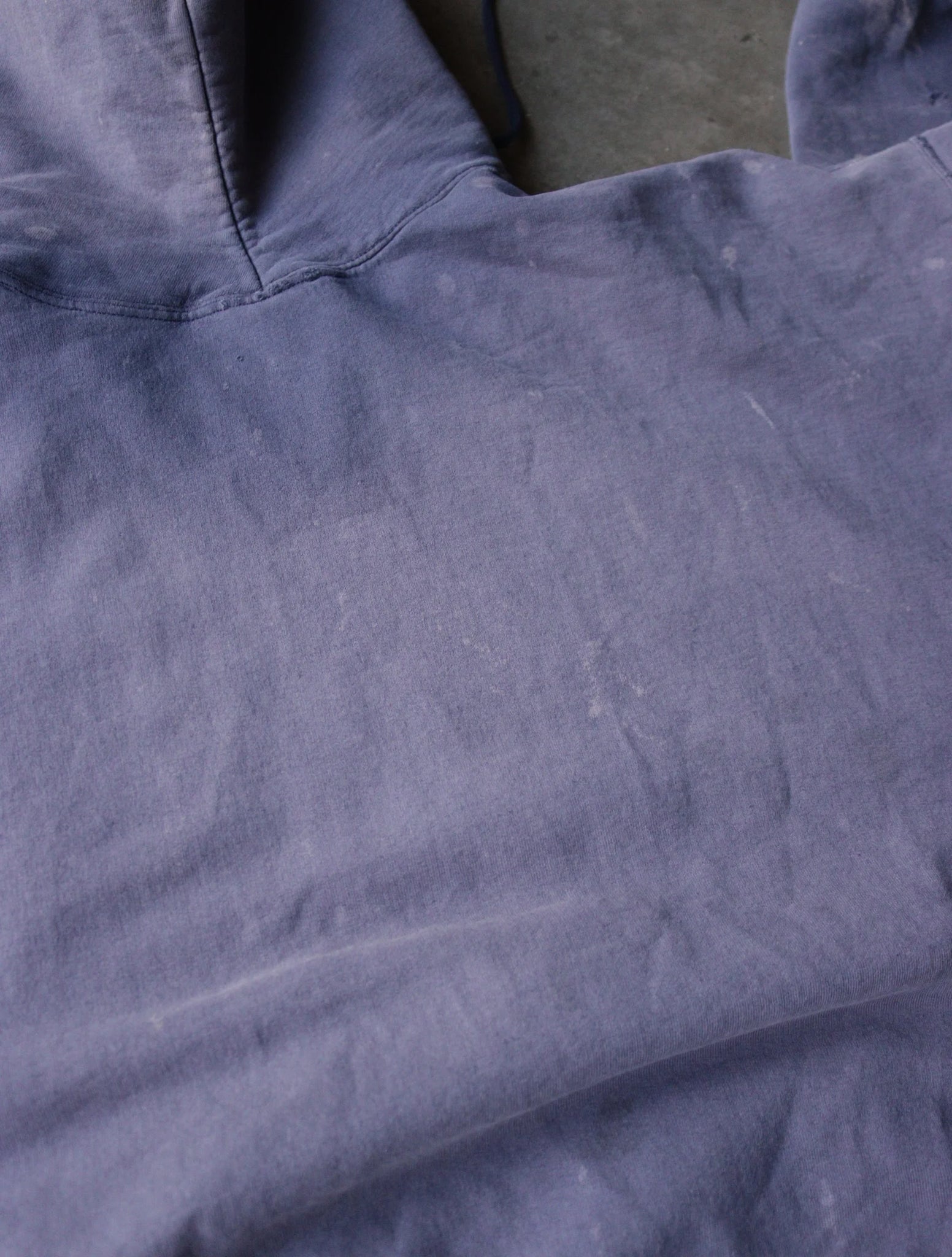 1990S DISTRESSED FADED THICK HOODED SWEATSHIRT