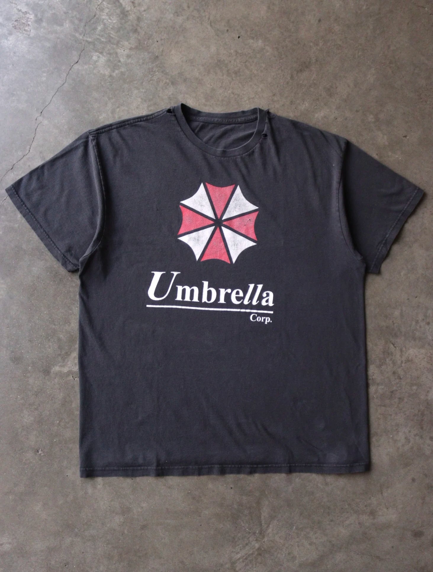 2000S UMBRELLA CORP. RESIDENT EVIL TEE