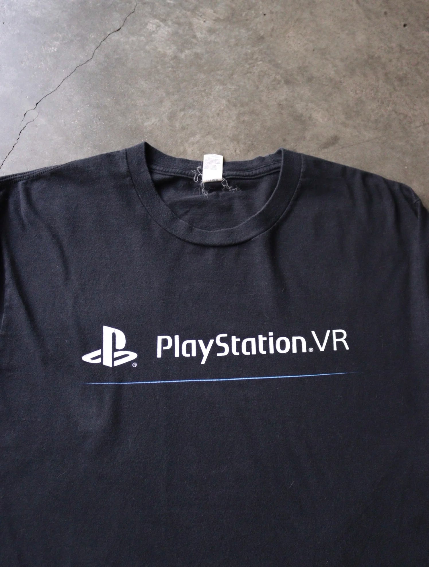 2000S PLAYSTATION VR L/S TEE