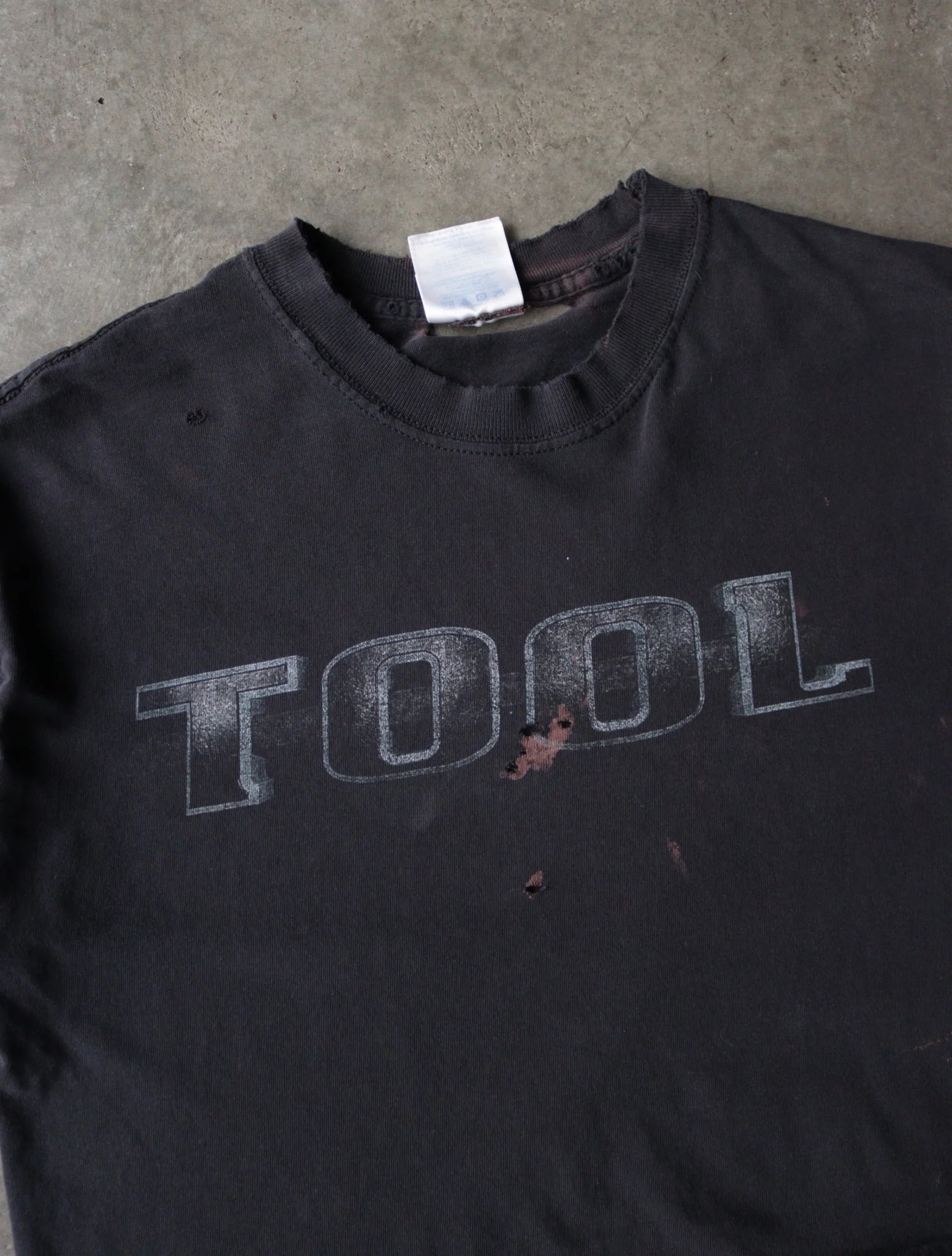 2000S TOOL FADED TEE