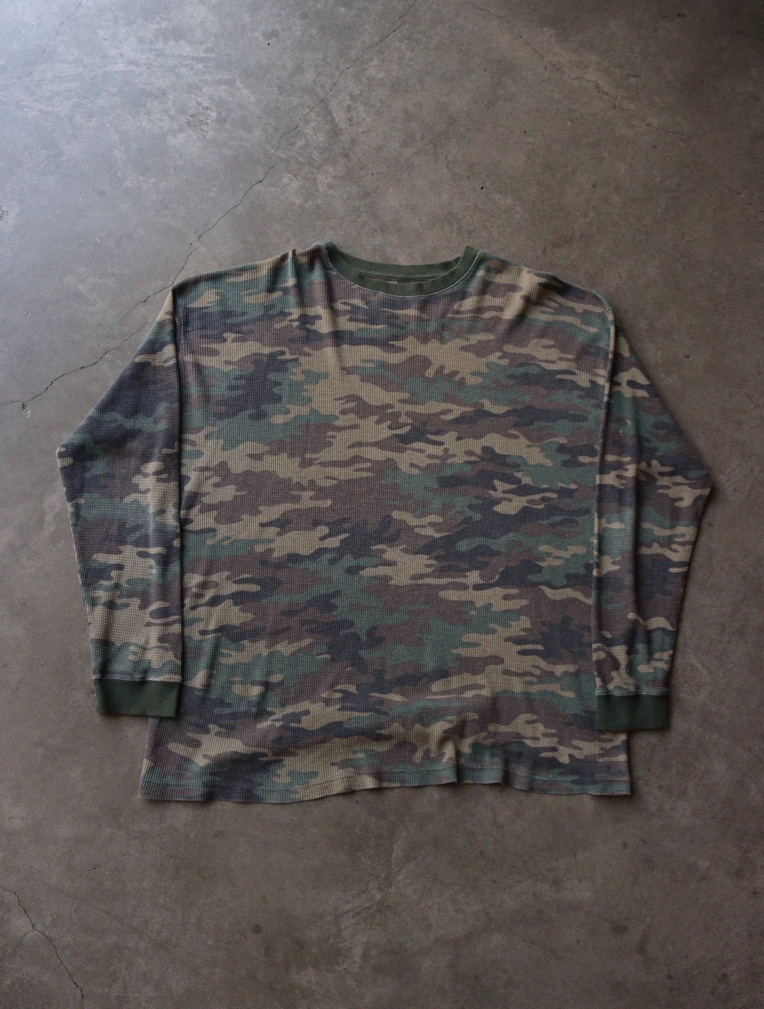 2000S CAMO L/S RINGER TEE