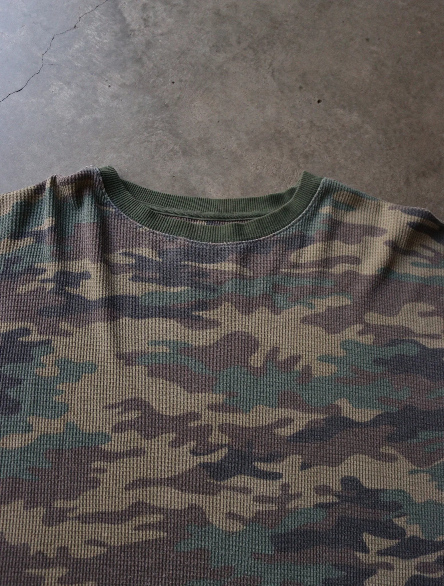 2000S CAMO L/S RINGER TEE