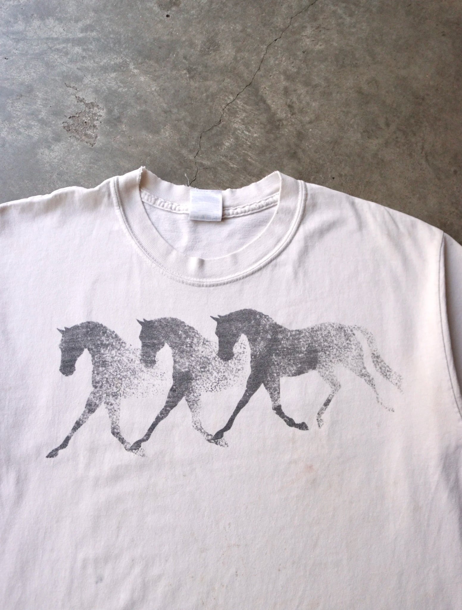 2000S SUNFADED HORSES TEE
