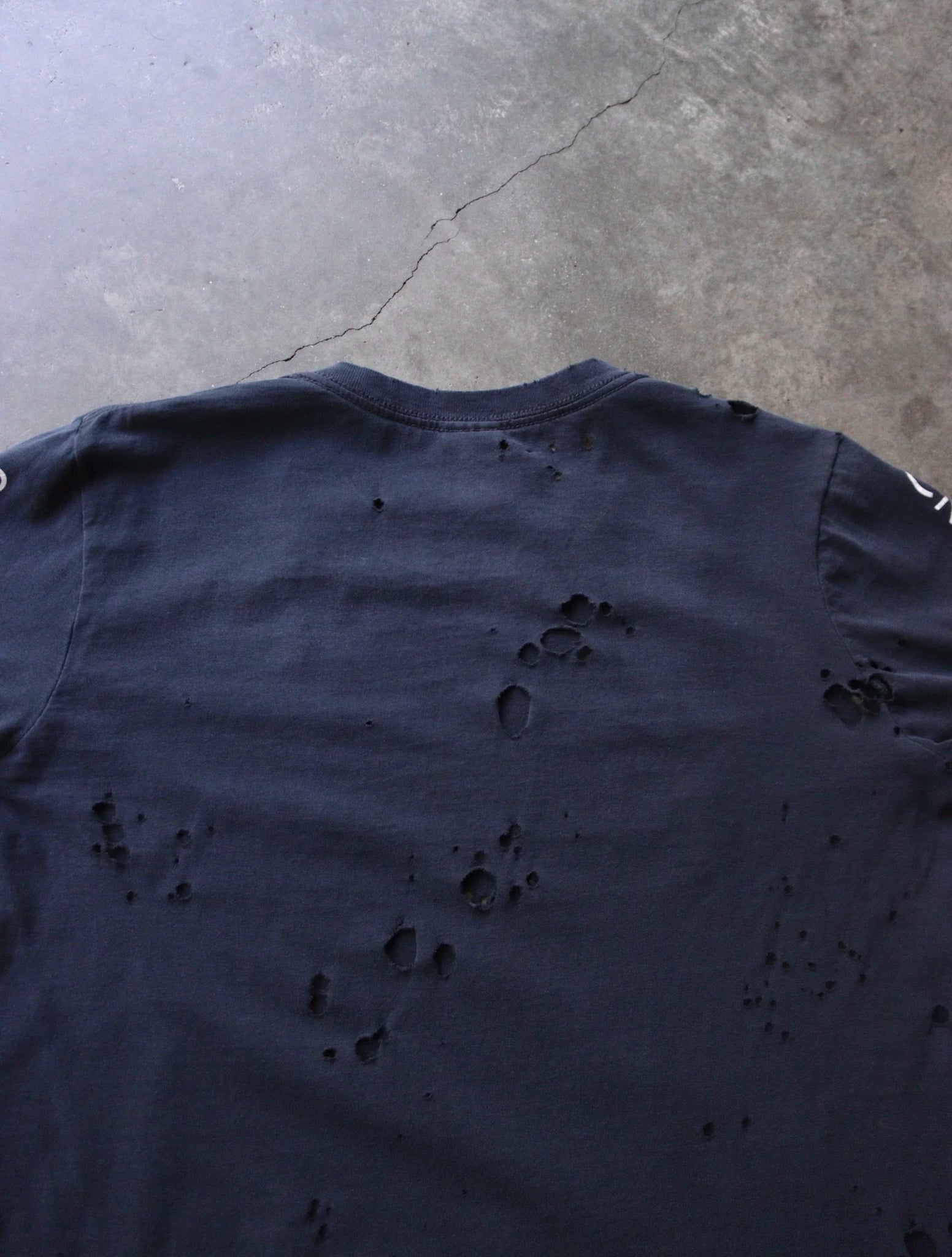 2000S DISTRESSED CRYSTAL CASTLES ||| BAND TEE