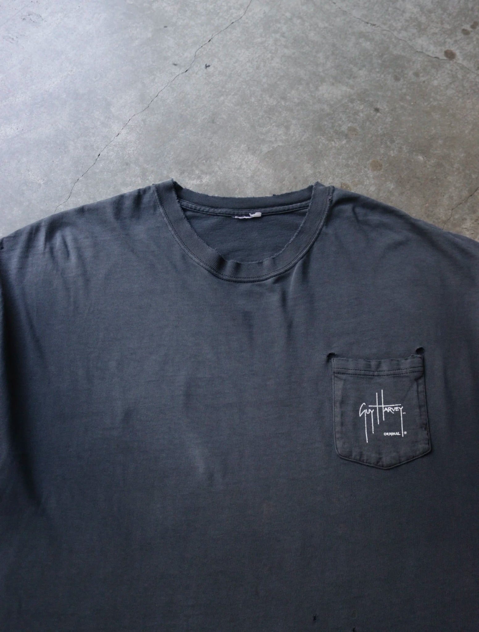 2000S SUN FADED FISH POCKET TEE