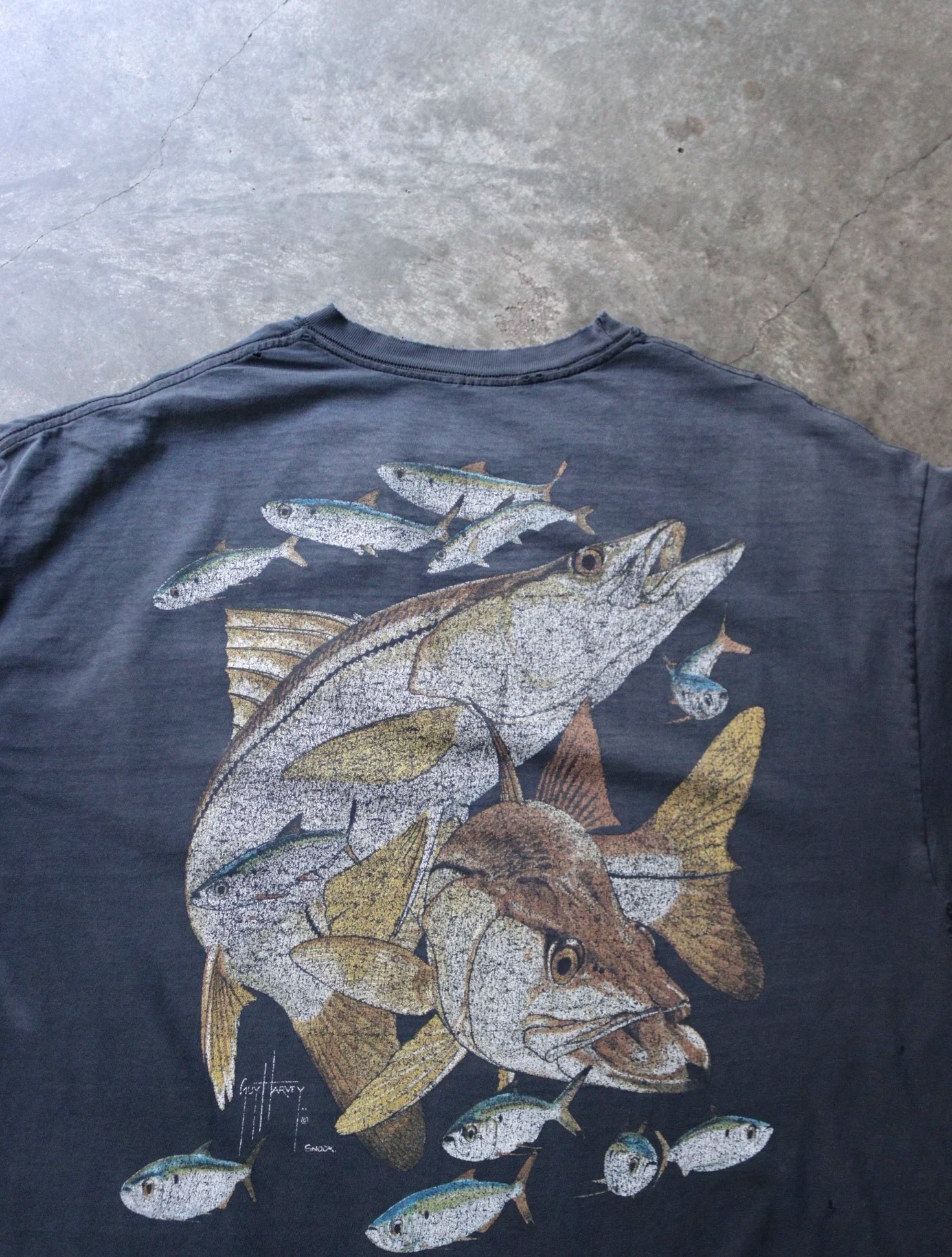2000S SUN FADED FISH POCKET TEE