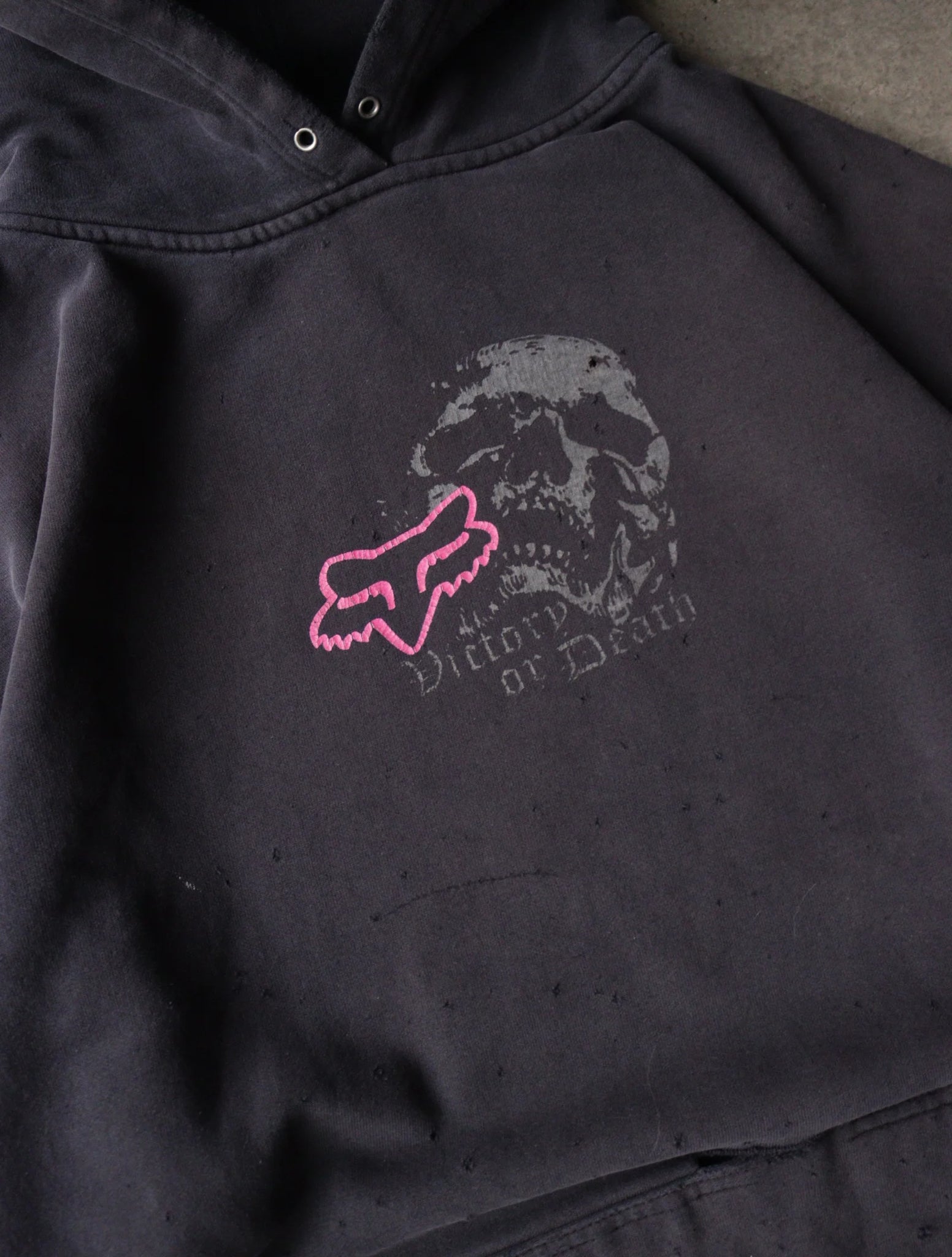 2000S FOX DISTRESSED HOODED SWEATSHIRT