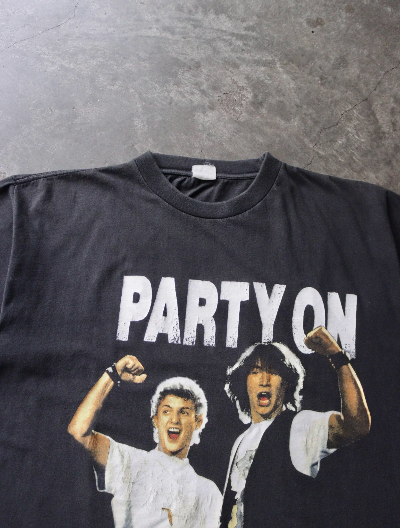 2000S FADED PARTY ON TEE