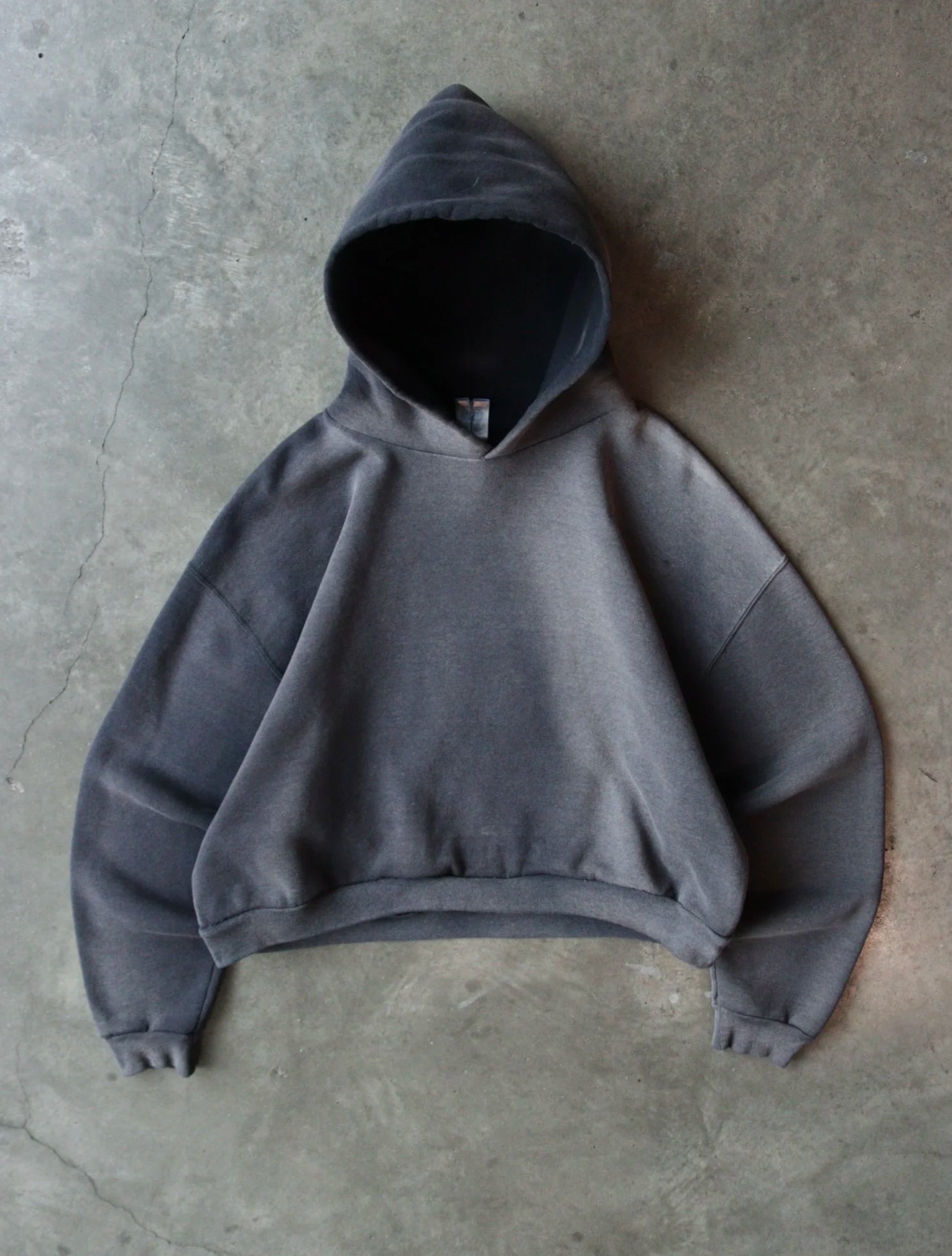 2000S CROPPED RUSSELL FADED HOODED SWEATSHIRT