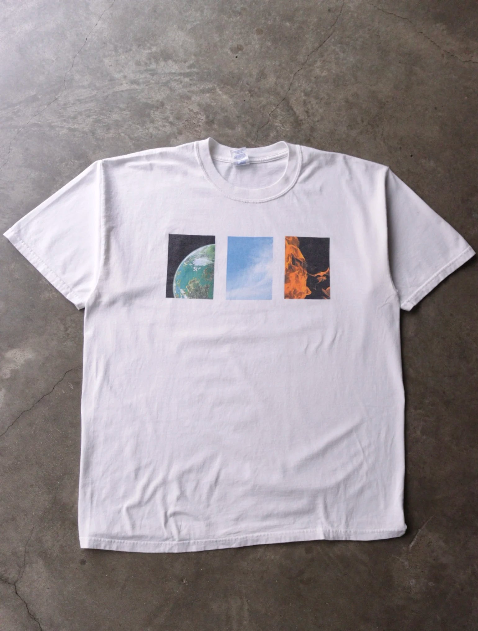 2000S EARTH WIND FIRE BAND TEE