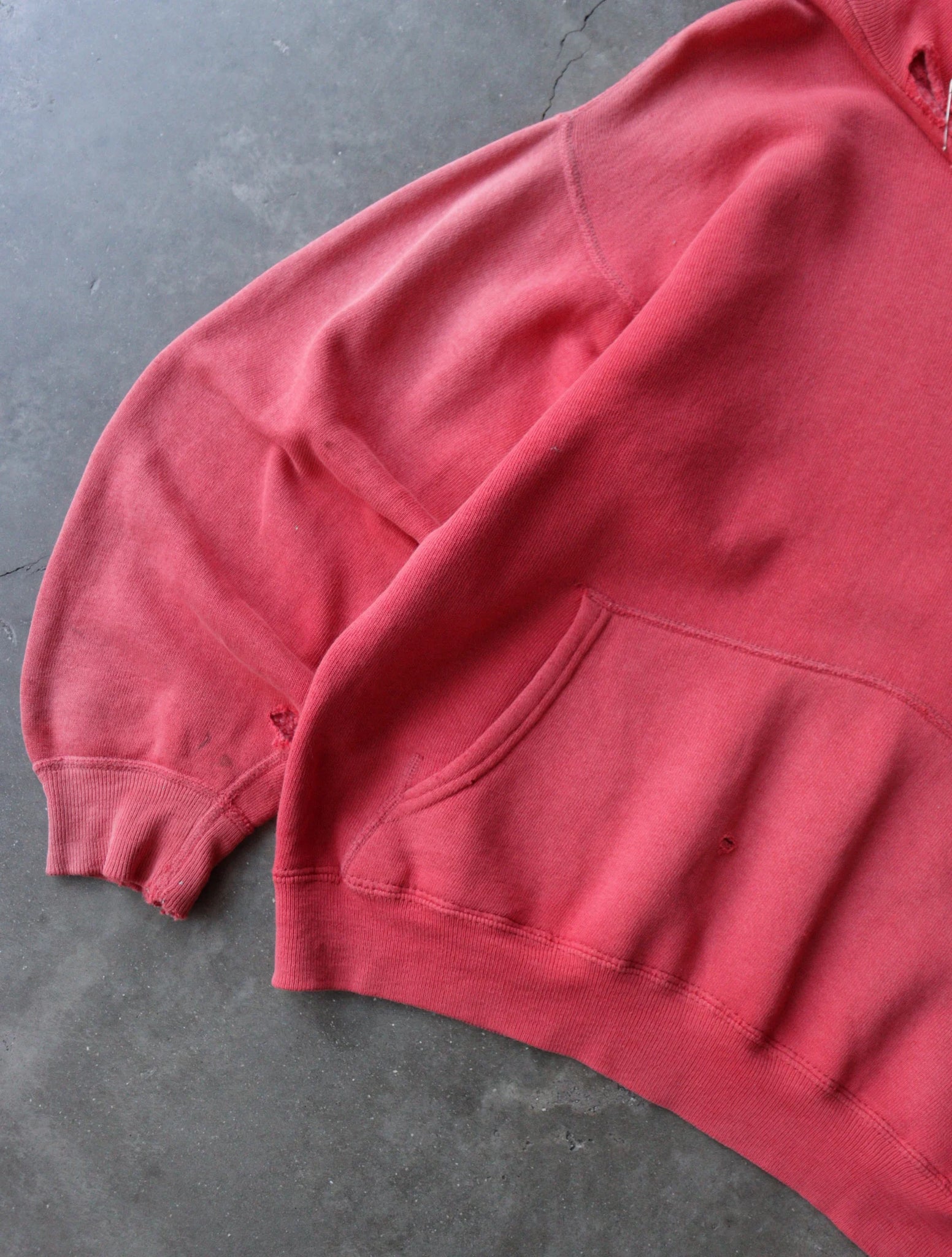 1960S FADED RED HOODED SWETAHSIRT