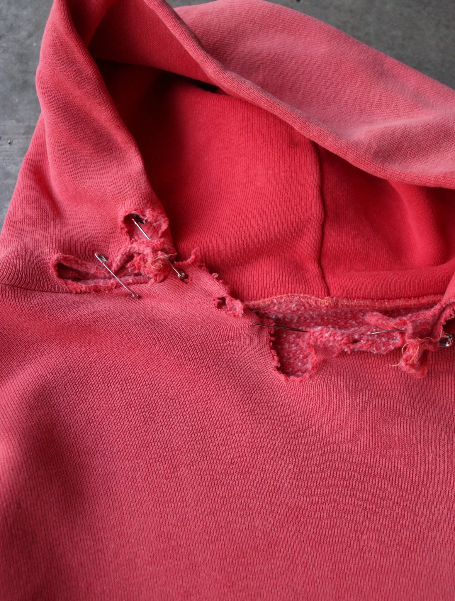 1960S FADED RED HOODED SWETAHSIRT