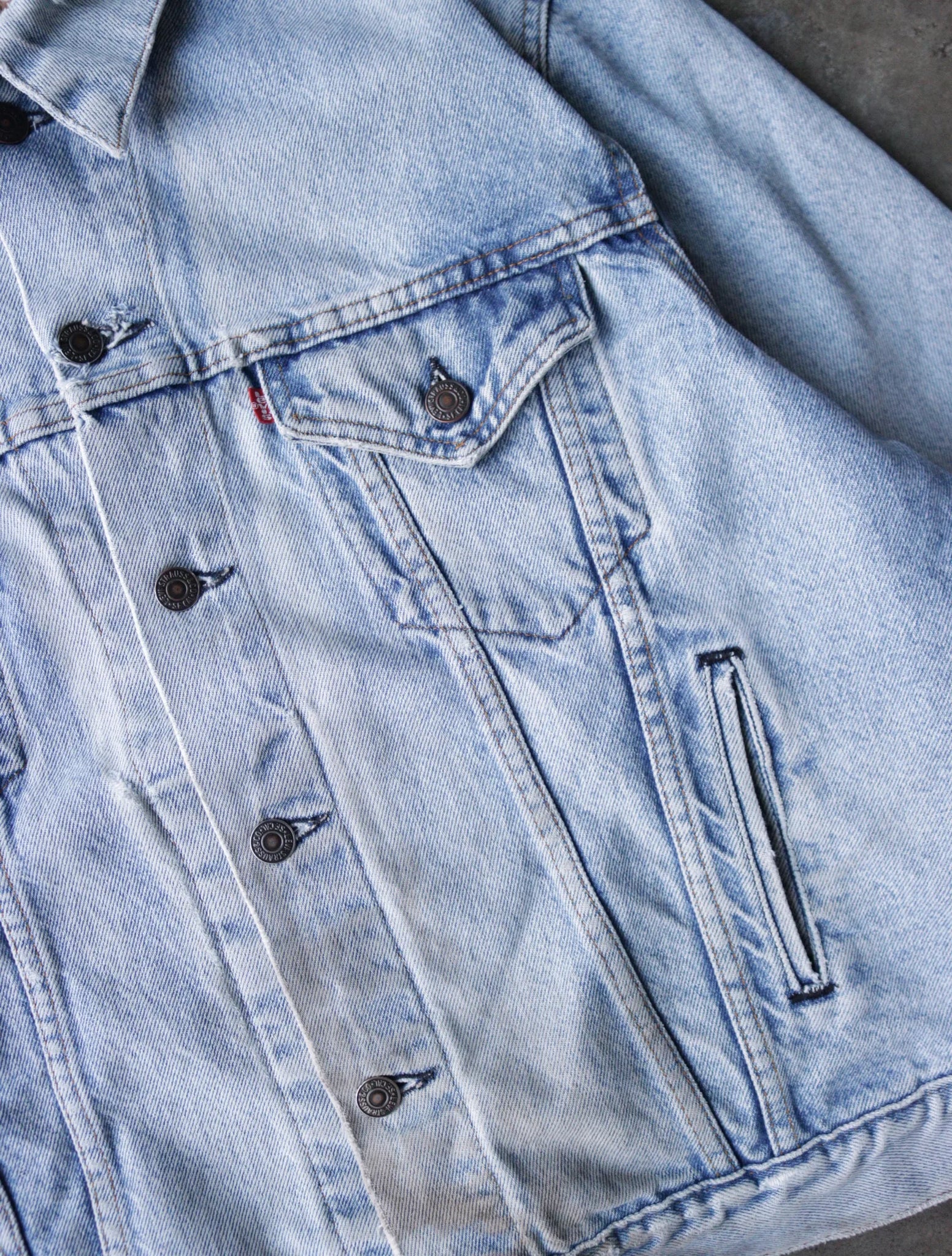 1990S FADED DISTRESSED LEVIS DENIM JACKET