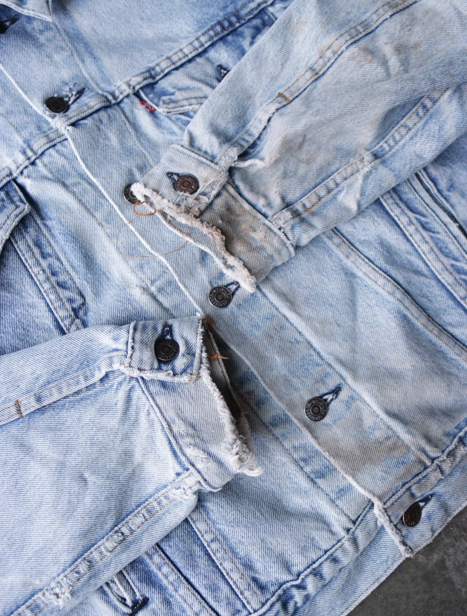 1990S FADED DISTRESSED LEVIS DENIM JACKET