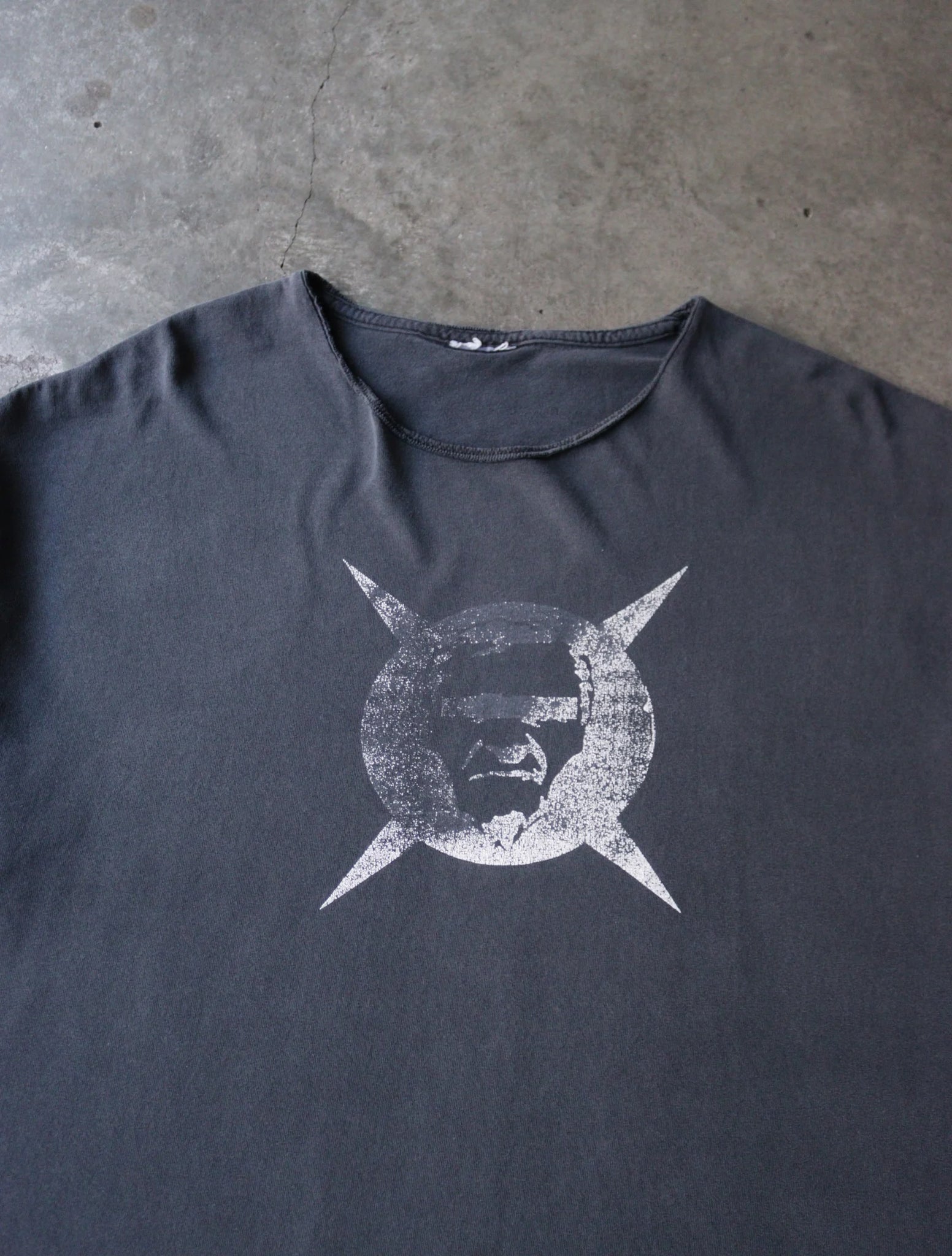 2000S NO ONE TEE