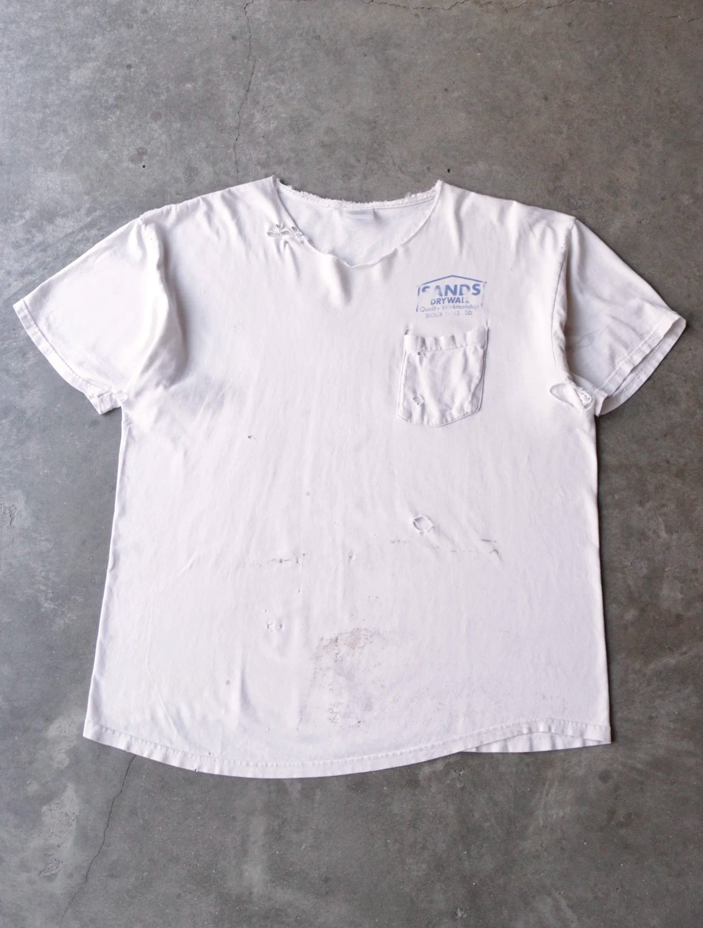 2000S DISTRESSED SANDS DRYWALL TEE