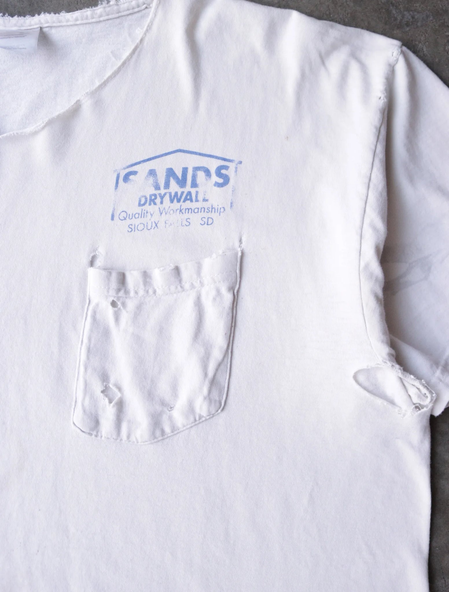 2000S DISTRESSED SANDS DRYWALL TEE