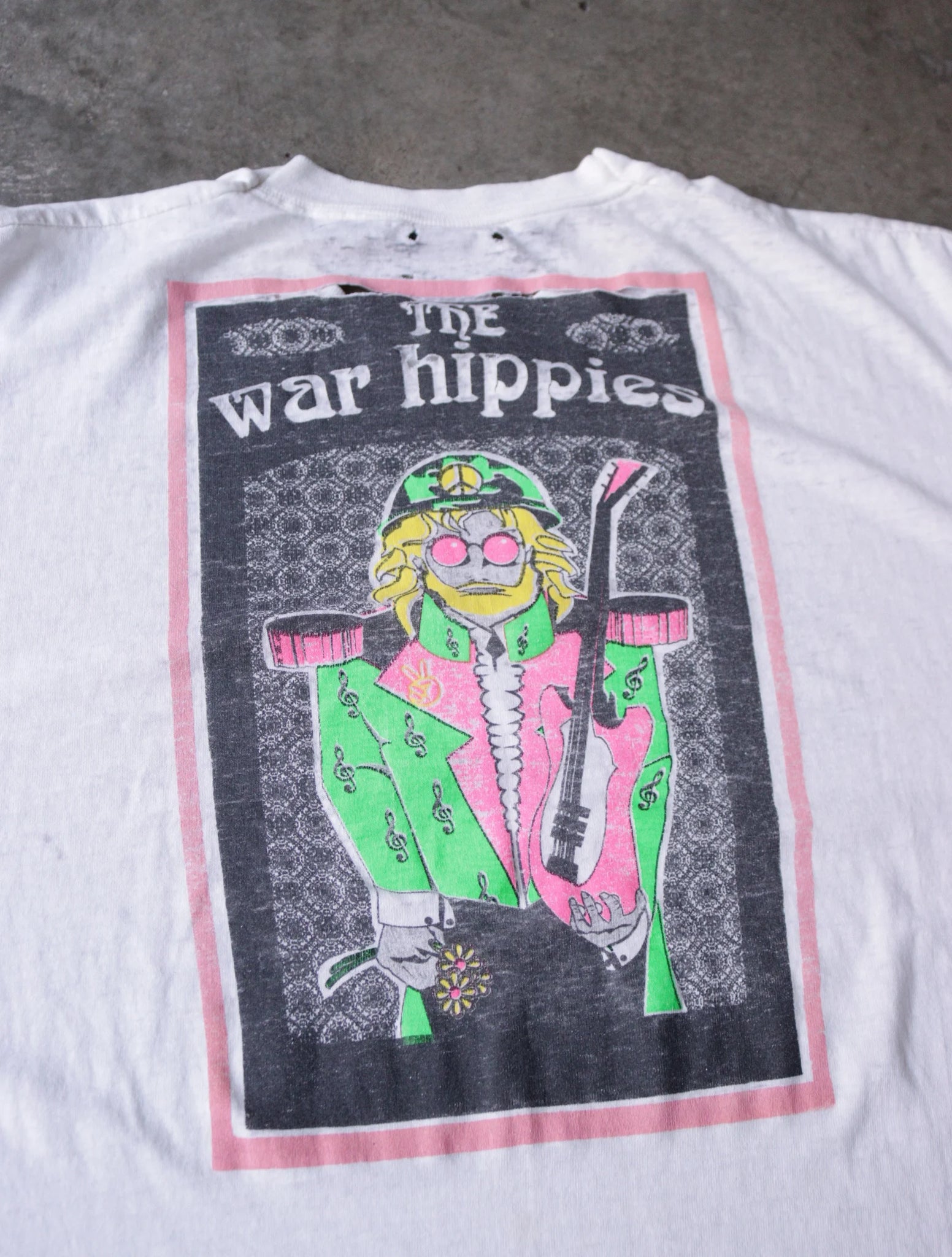 2000S THRASHED THE WAR HIPPIES TEE